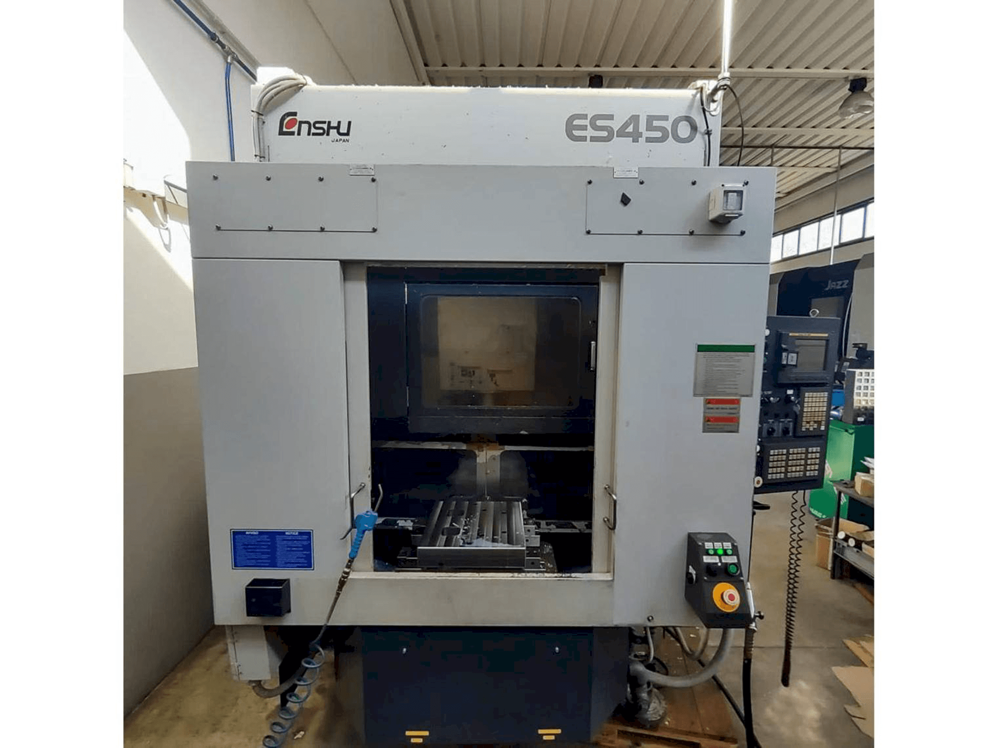 Widok z przodu maszyny Enshu ES450
