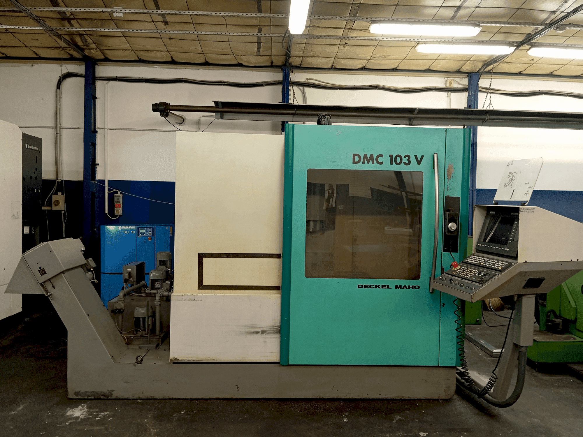 Widok z przodu maszyny DECKEL MAHO DMC 103 V