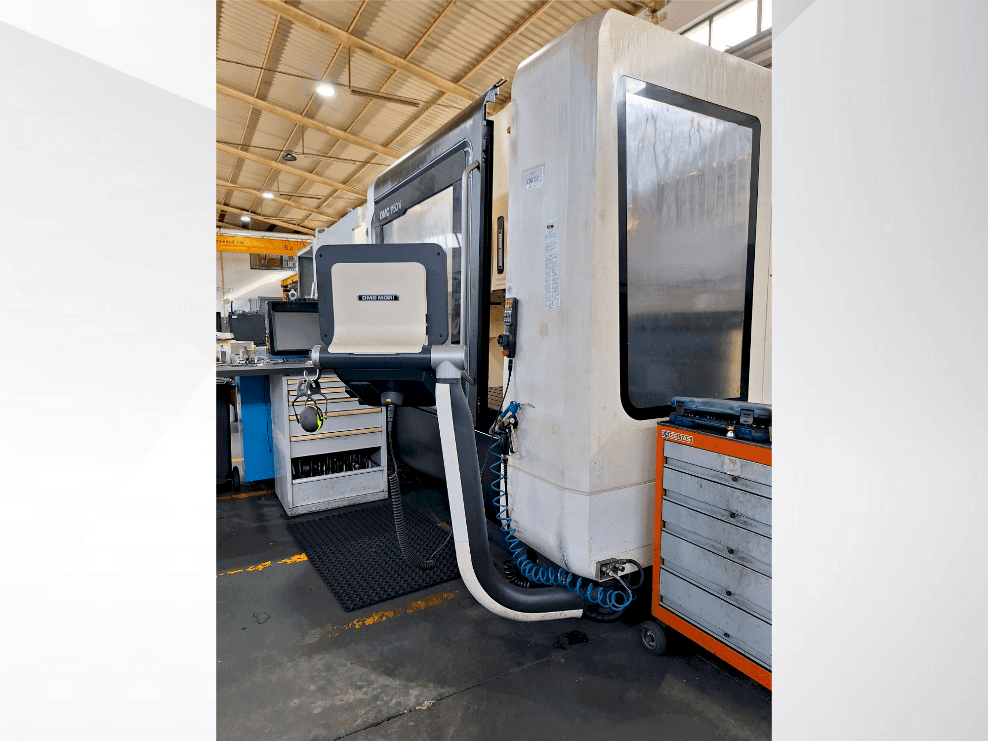 Widok z przodu maszyny DMG MORI DMC 1150 V