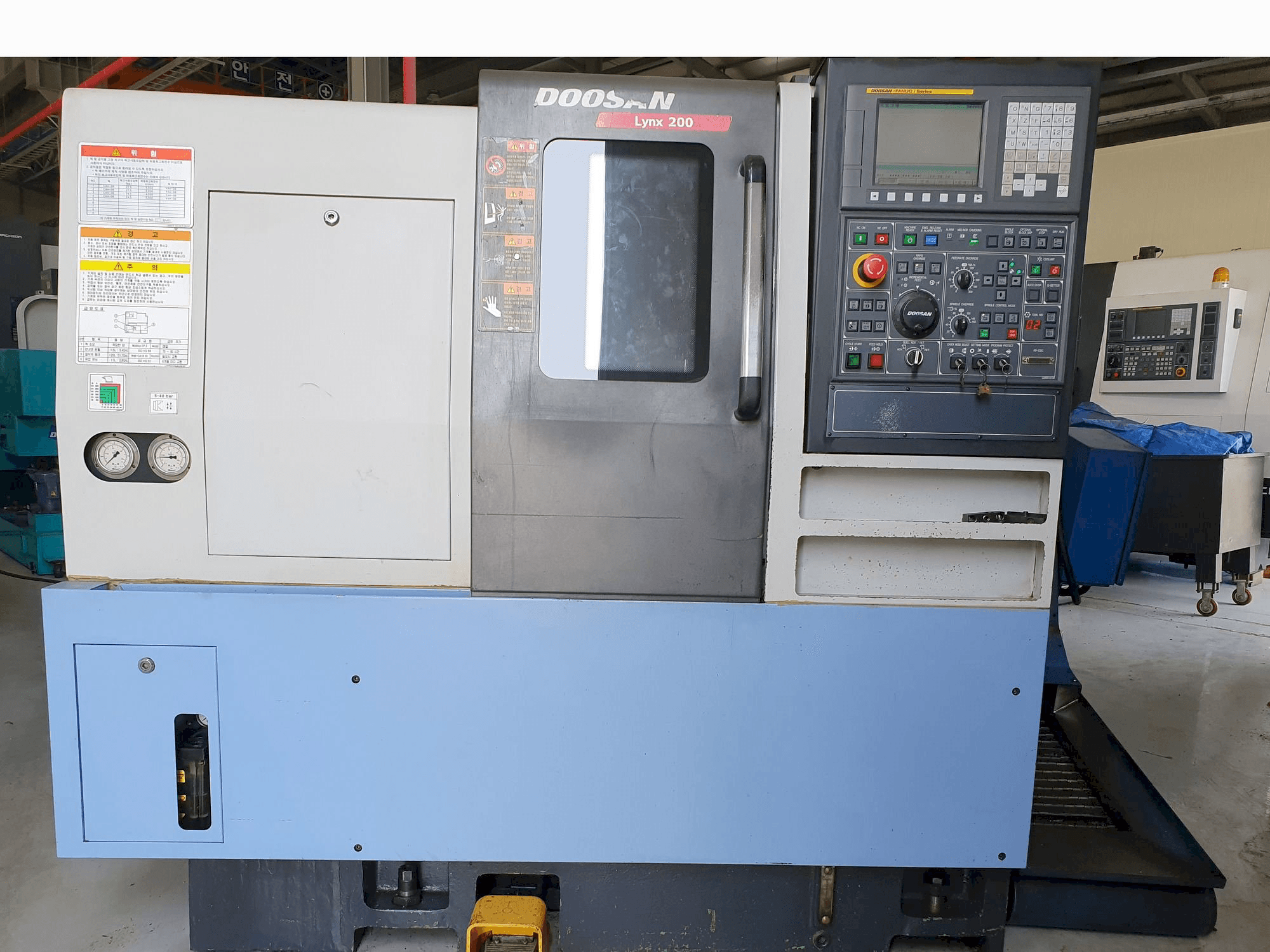 Widok z przodu maszyny Doosan LYNX 200 A