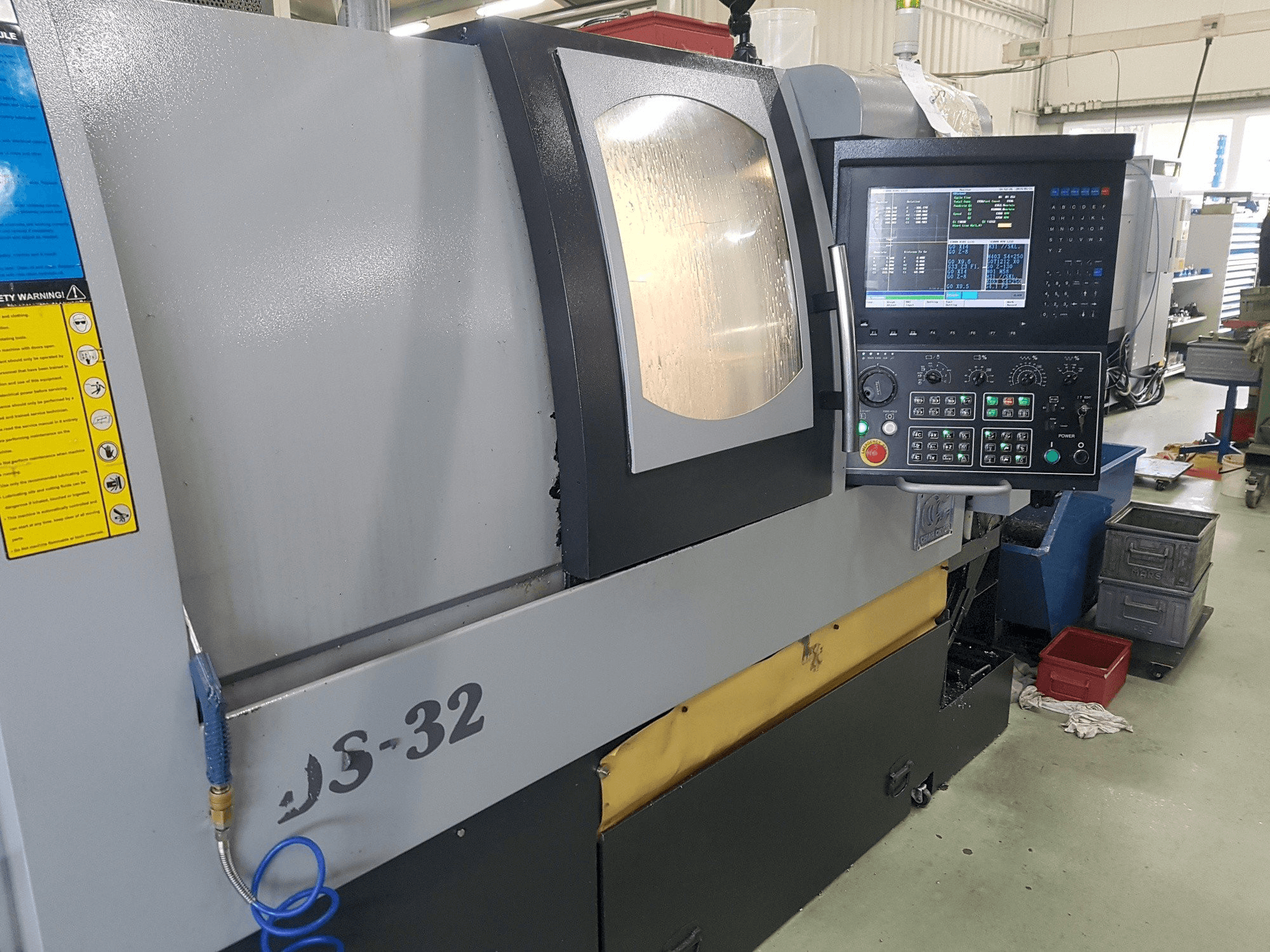 Widok z przodu maszyny Chiah-Chyun CDS-32