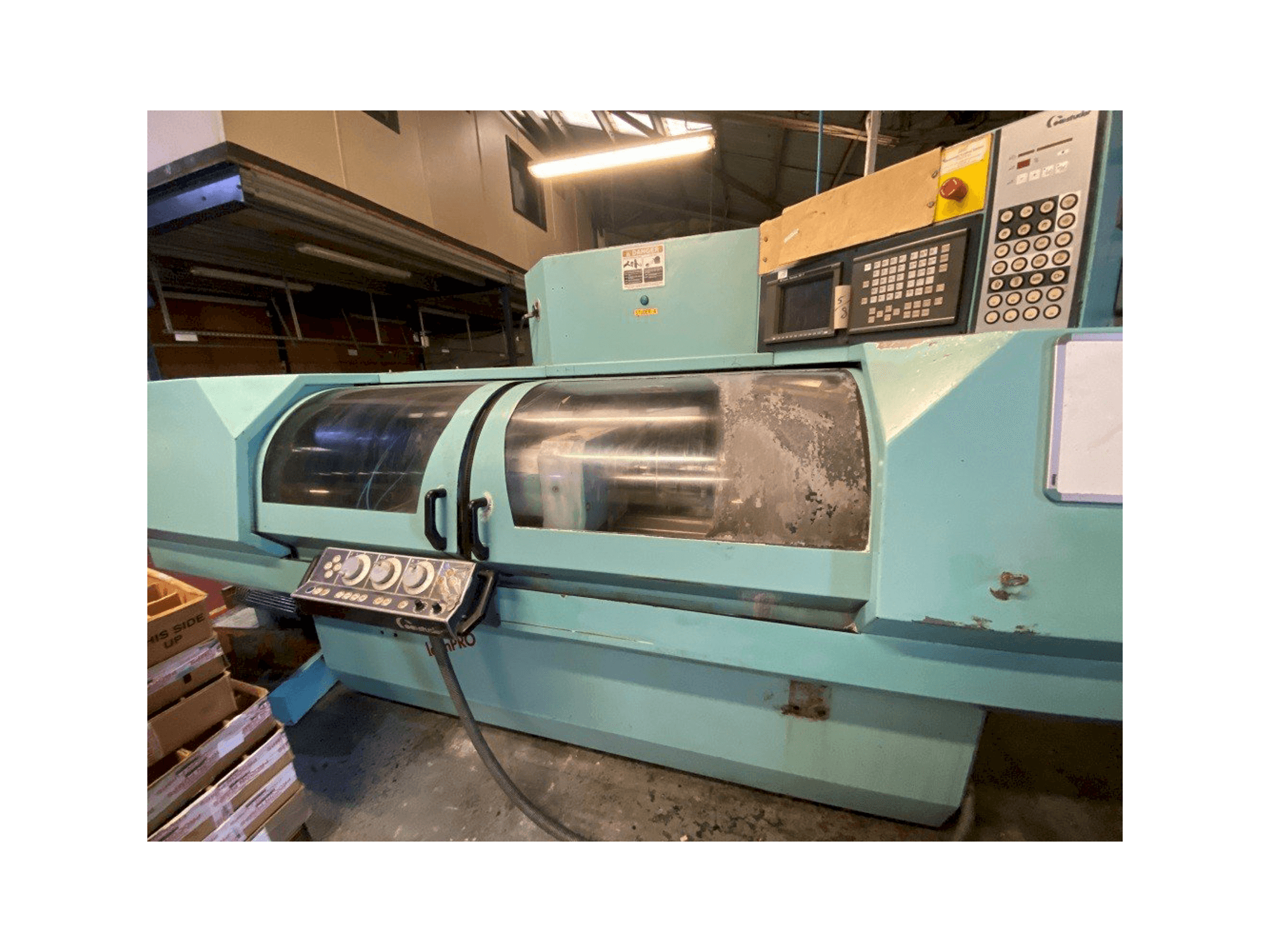 Widok z przodu maszyny STUDER S30 lean Pro