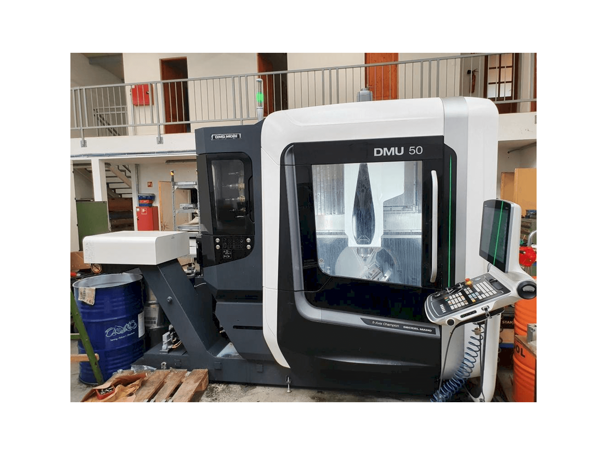 Widok z przodu maszyny DMG MORI DMU 50