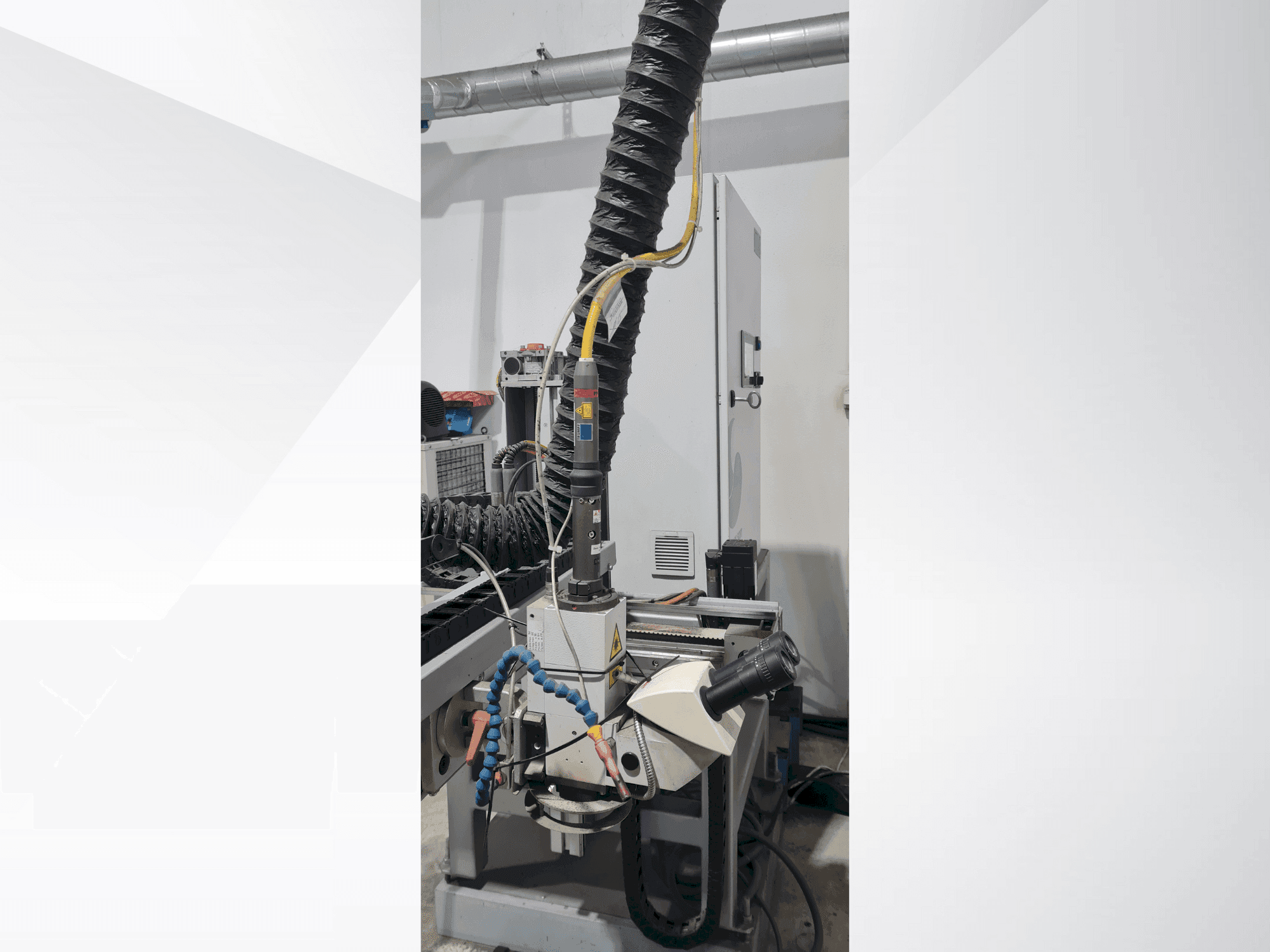 Widok z przodu maszyny TRUMPF TRUPULSE 304