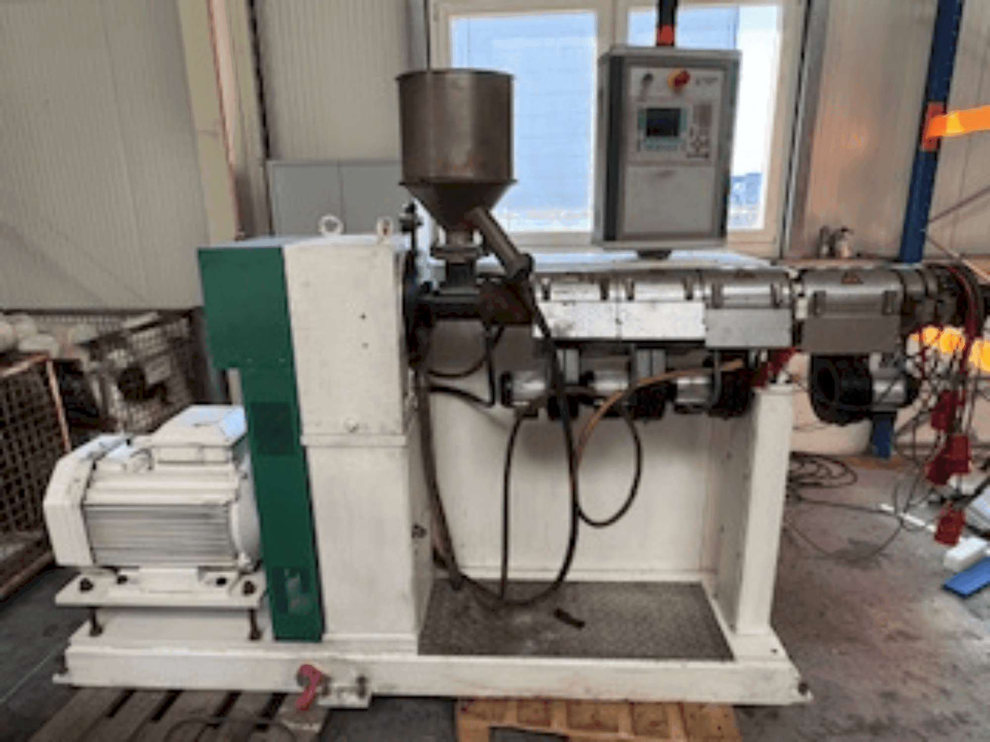 Widok z przodu maszyny KUHNE KS45-24D