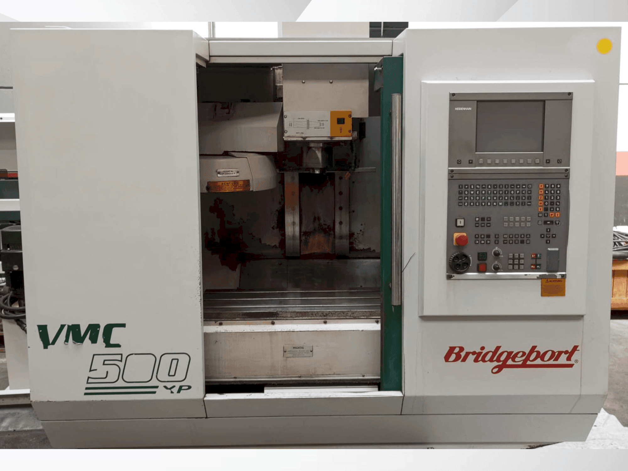 Widok z przodu maszyny Bridgeport VMC 500 XP