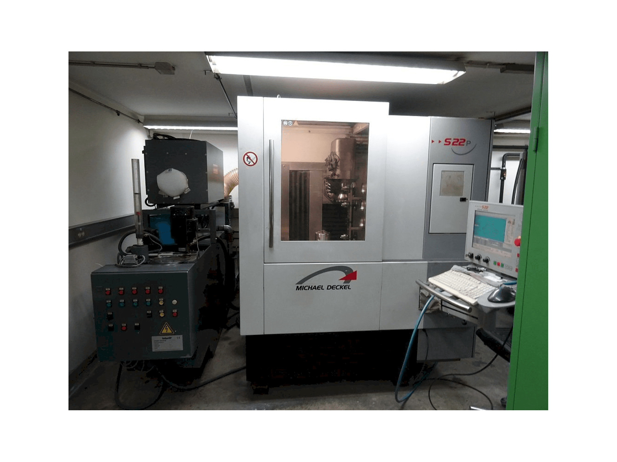 Widok z przodu maszyny Michael Deckel S22 P