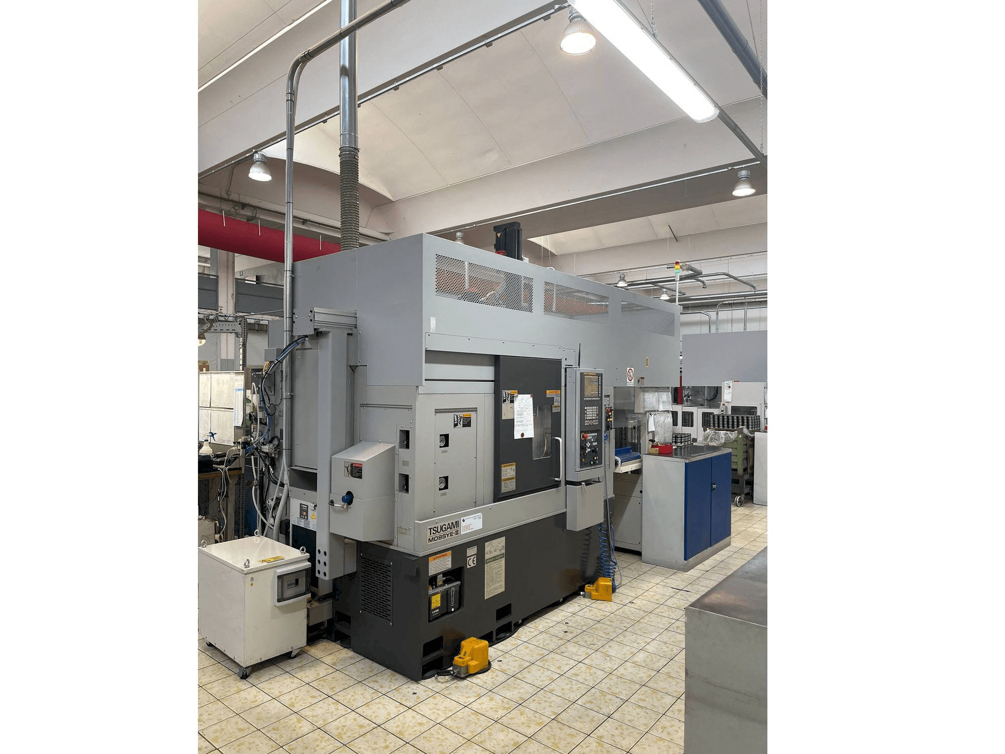 Widok z przodu maszyny TSUGAMI M08SYE-II