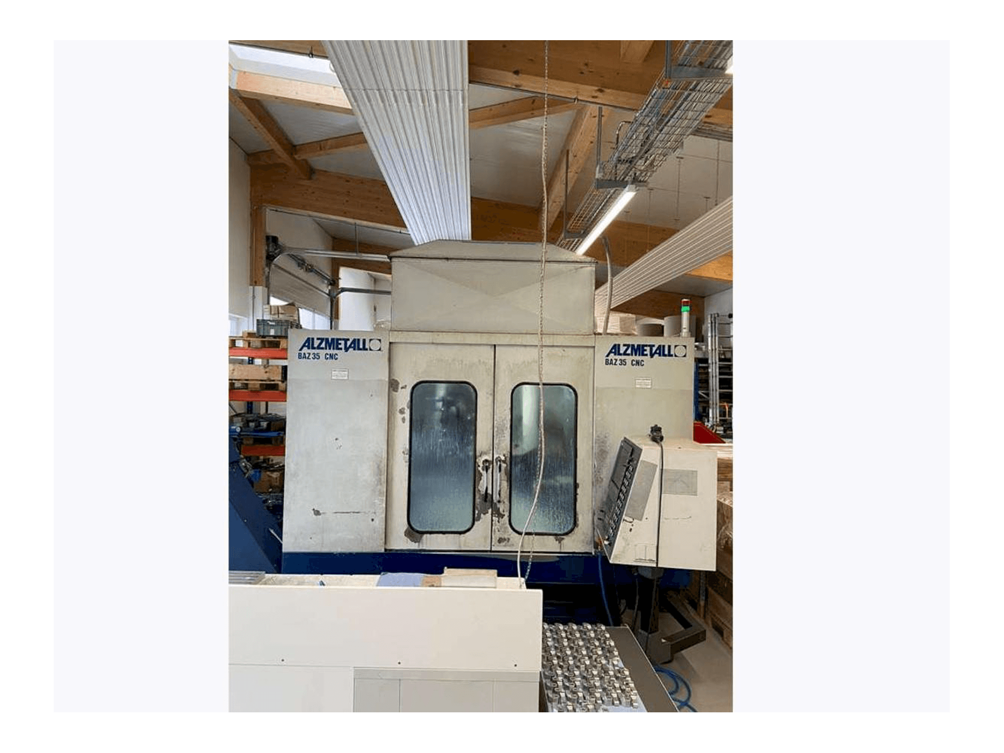 Widok z przodu maszyny Alzmetall CNC BAZ 35