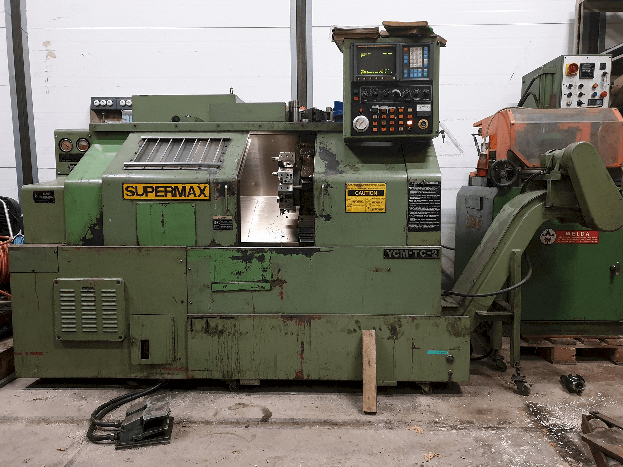 Widok z przodu maszyny SUPERMAX YCM-TC-2