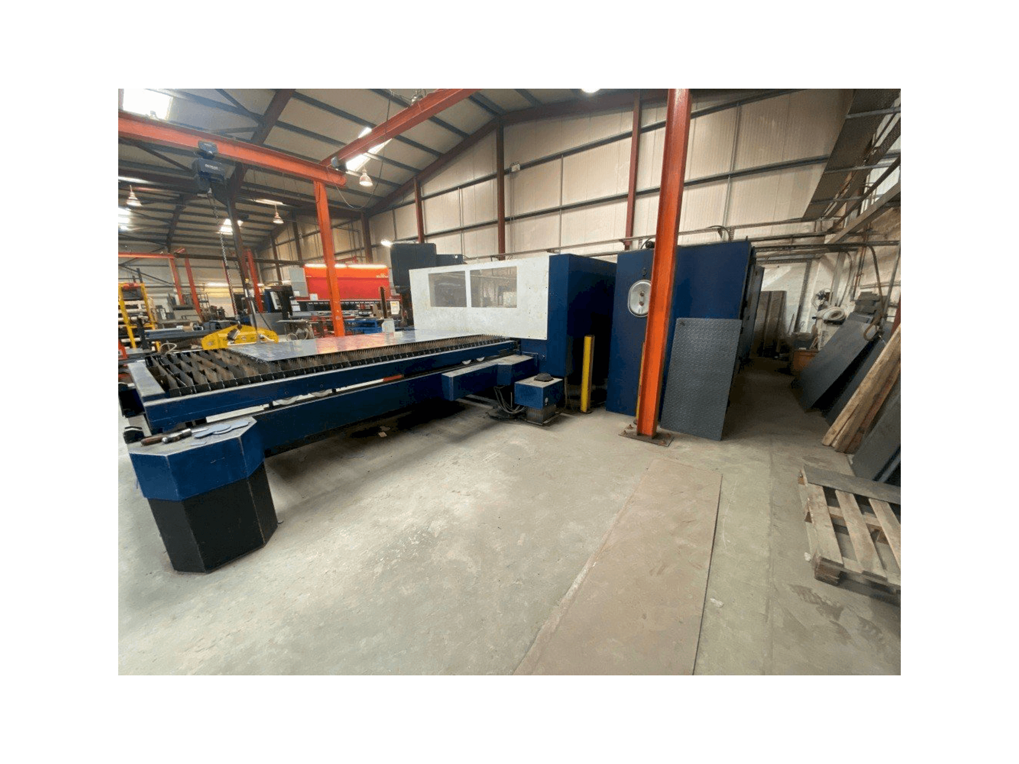 Widok z przodu maszyny Trumpf TRUMATIC L3030