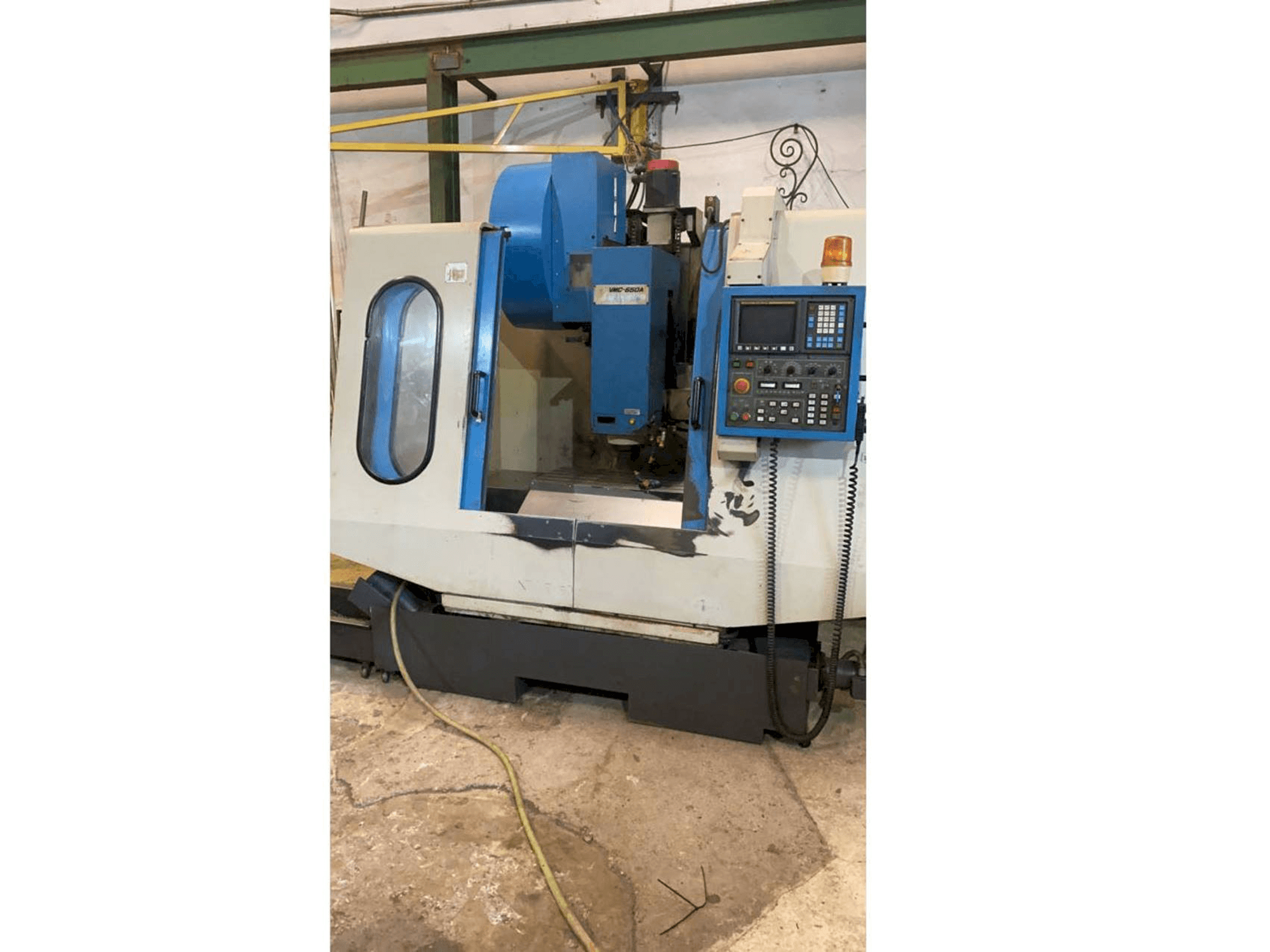 Widok z przodu maszyny Johnford VMC 650A