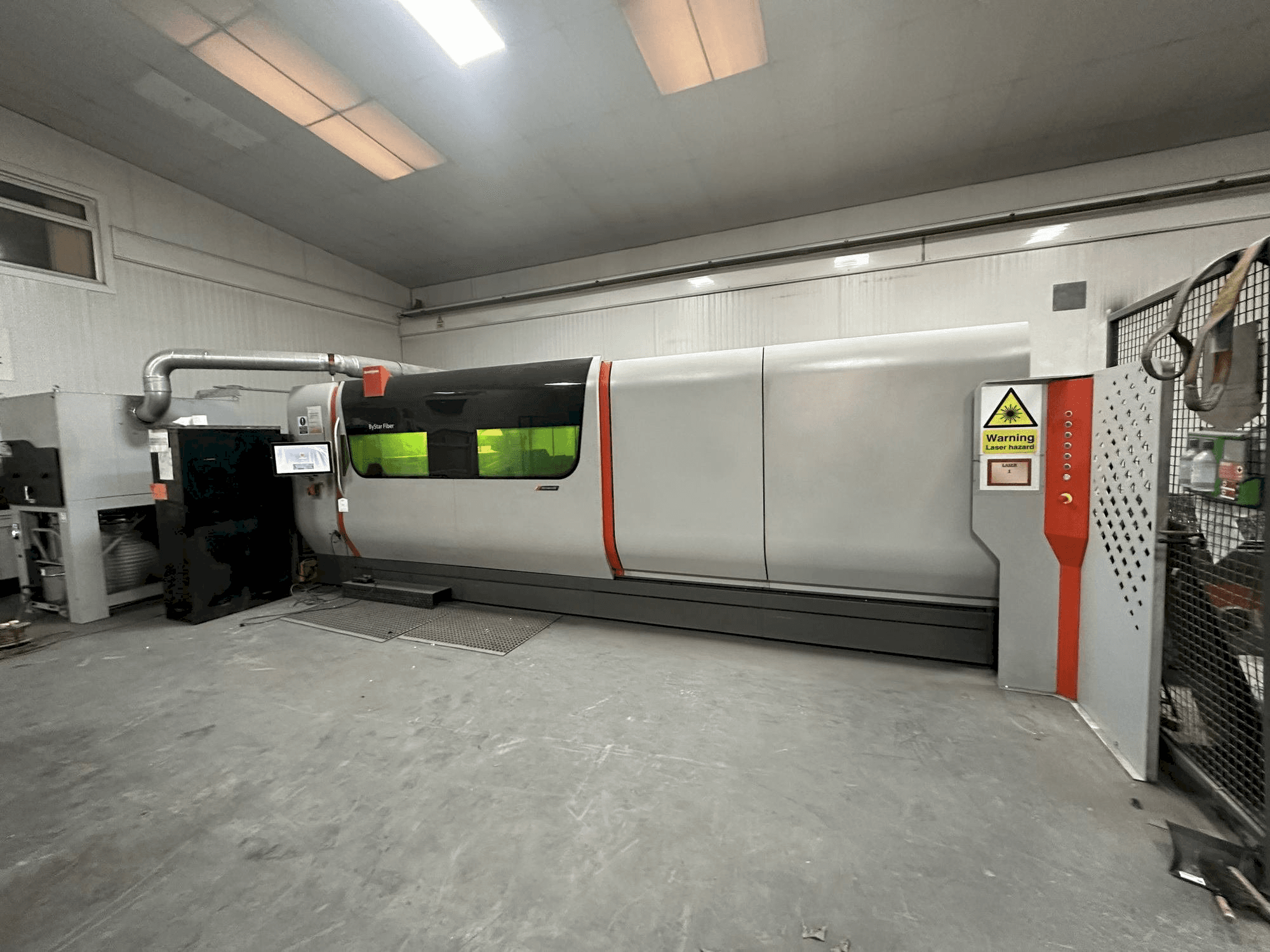 Widok z przodu maszyny Bystronic Bystar 4020 6KW Fibre with ByTrans