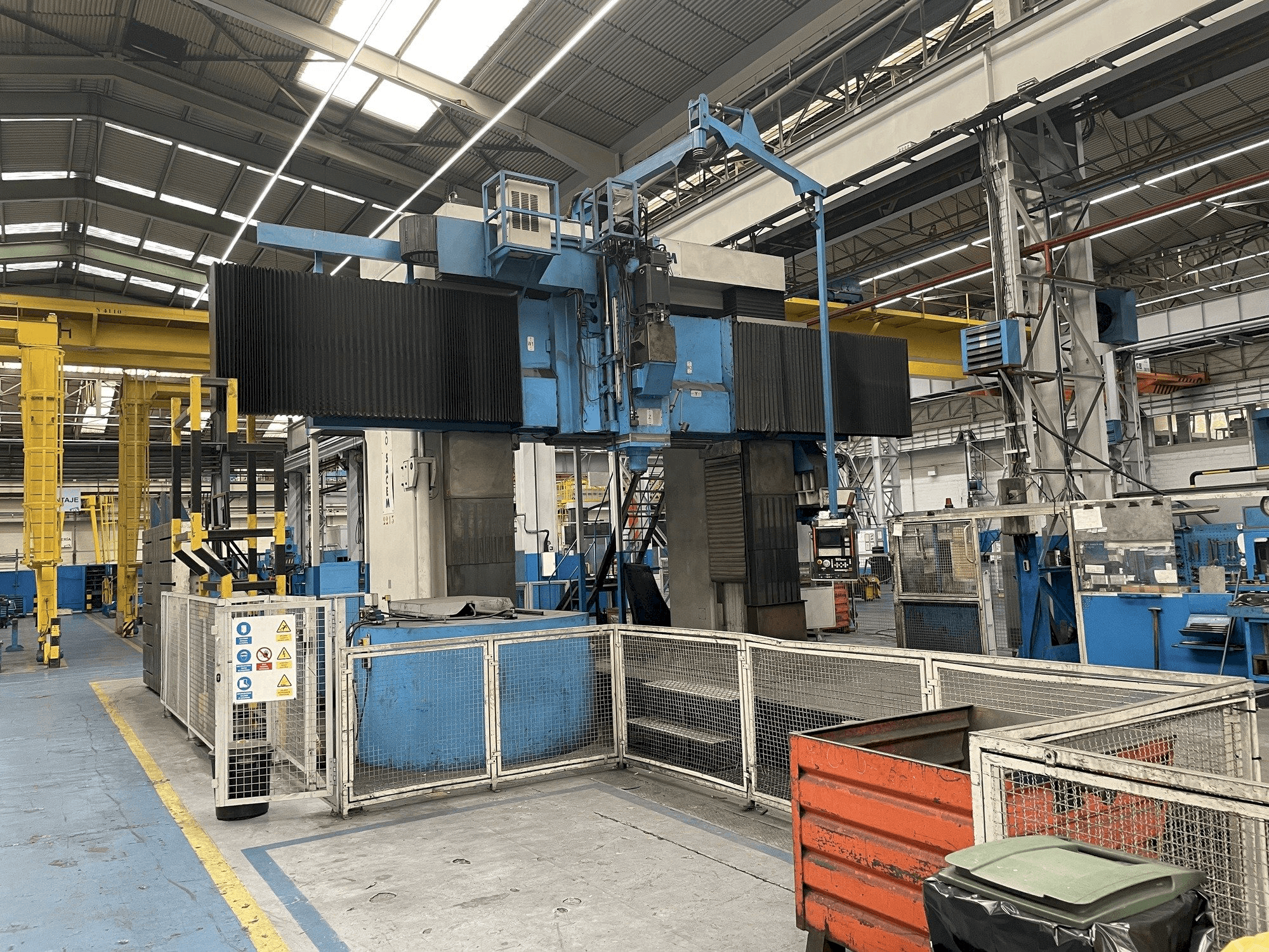 Widok z przodu maszyny AMCO-SACEM ACEM FPF1-3300