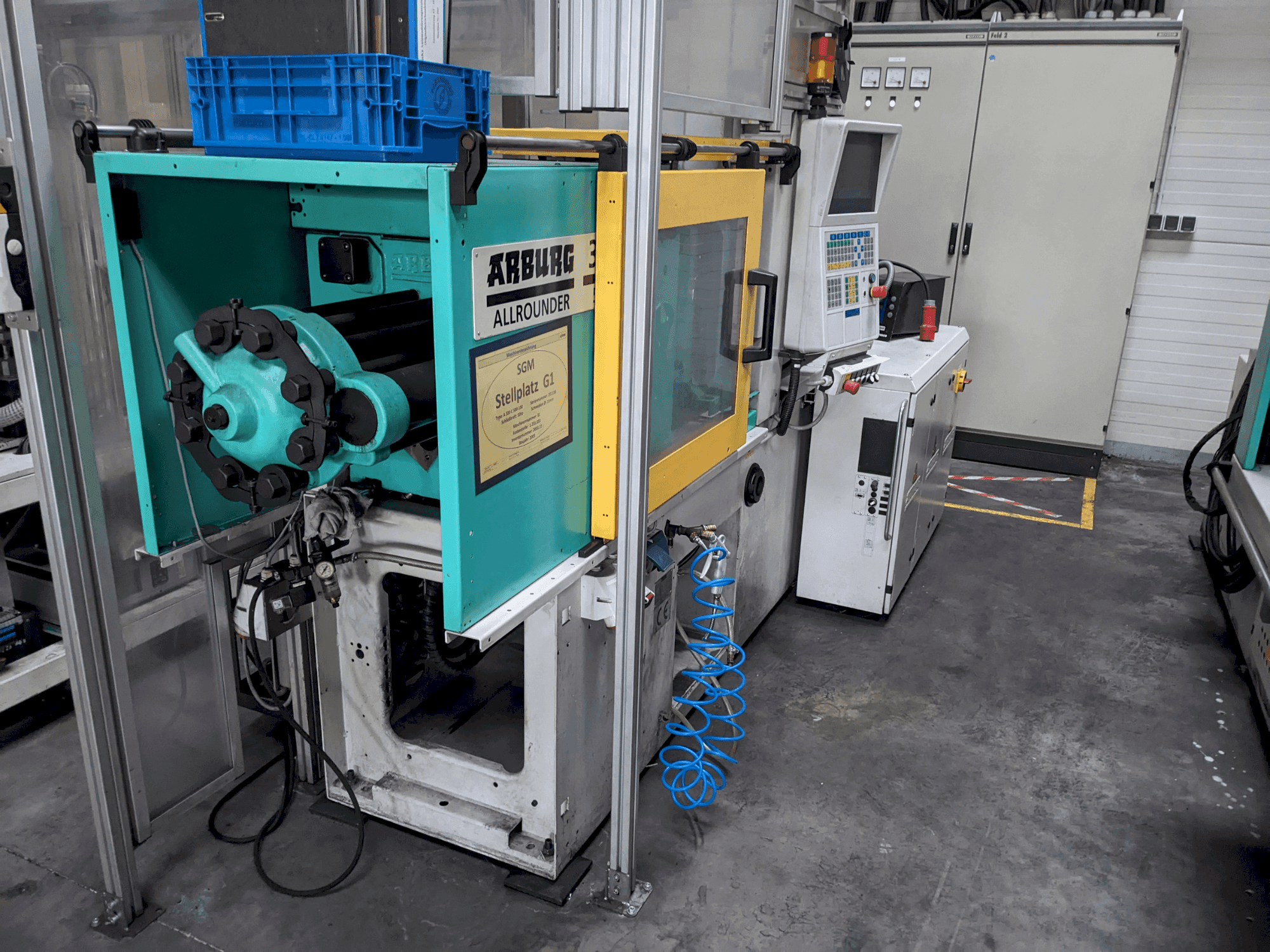 Widok z przodu maszyny Arburg 320 C 500-100
