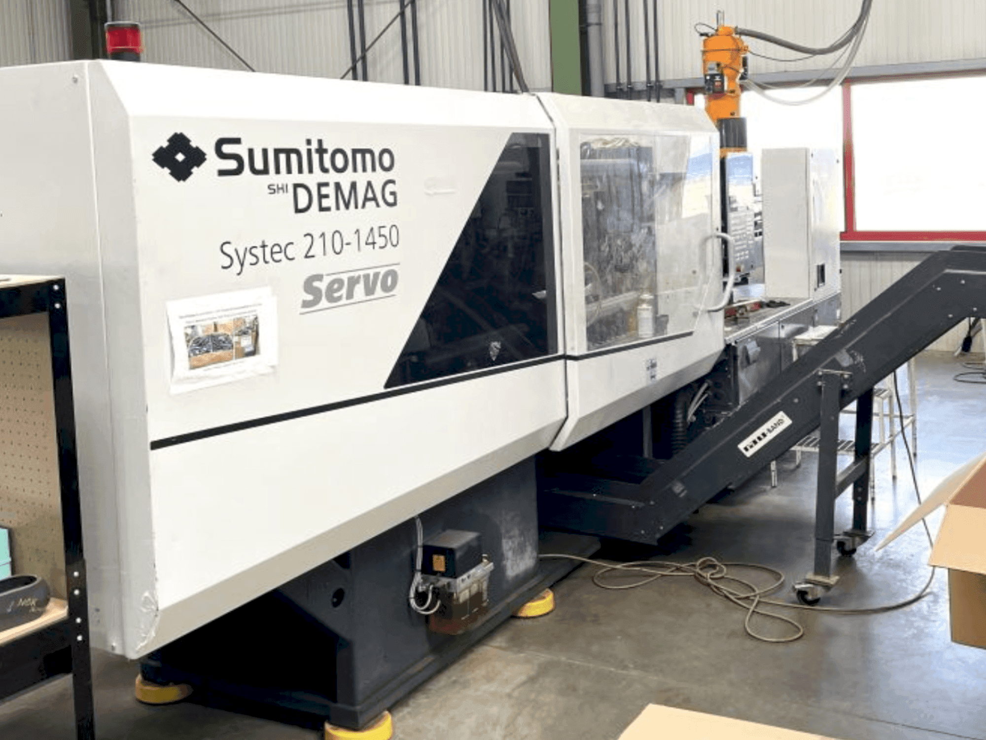 Widok z przodu maszyny DEMAG System 210-1450