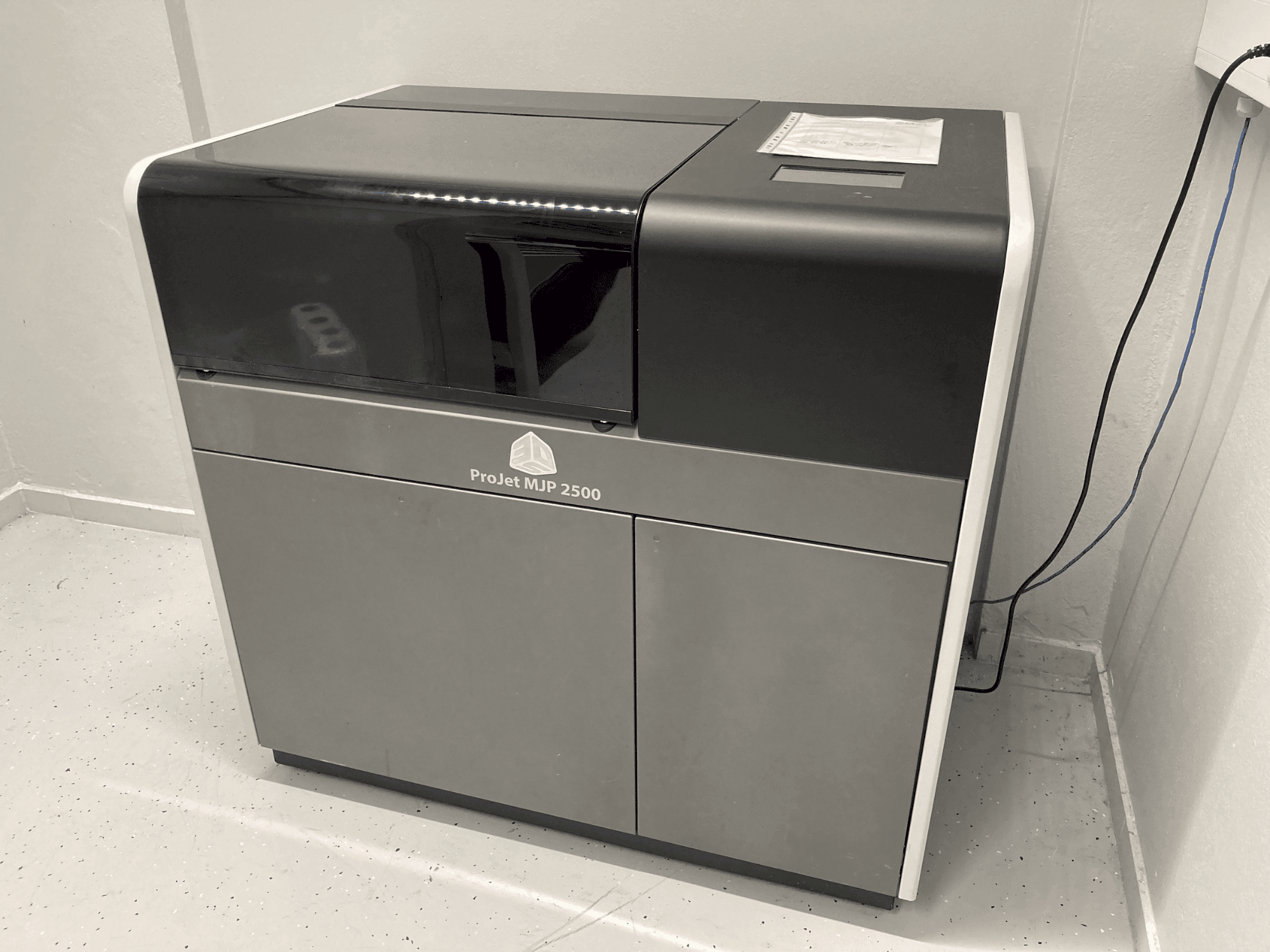 Widok z przodu maszyny 3DSYSTEMS Projet 2500 Plus