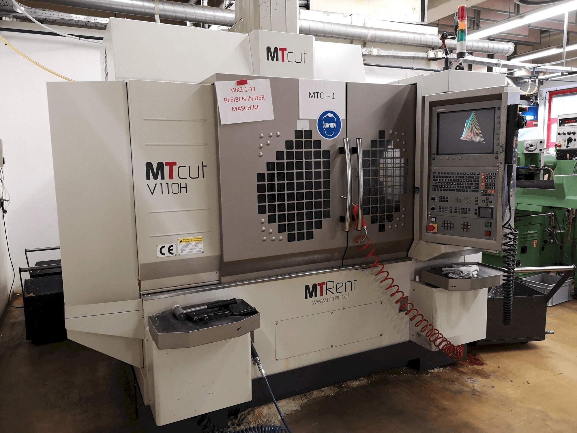 Widok z przodu maszyny MT Cut V110H