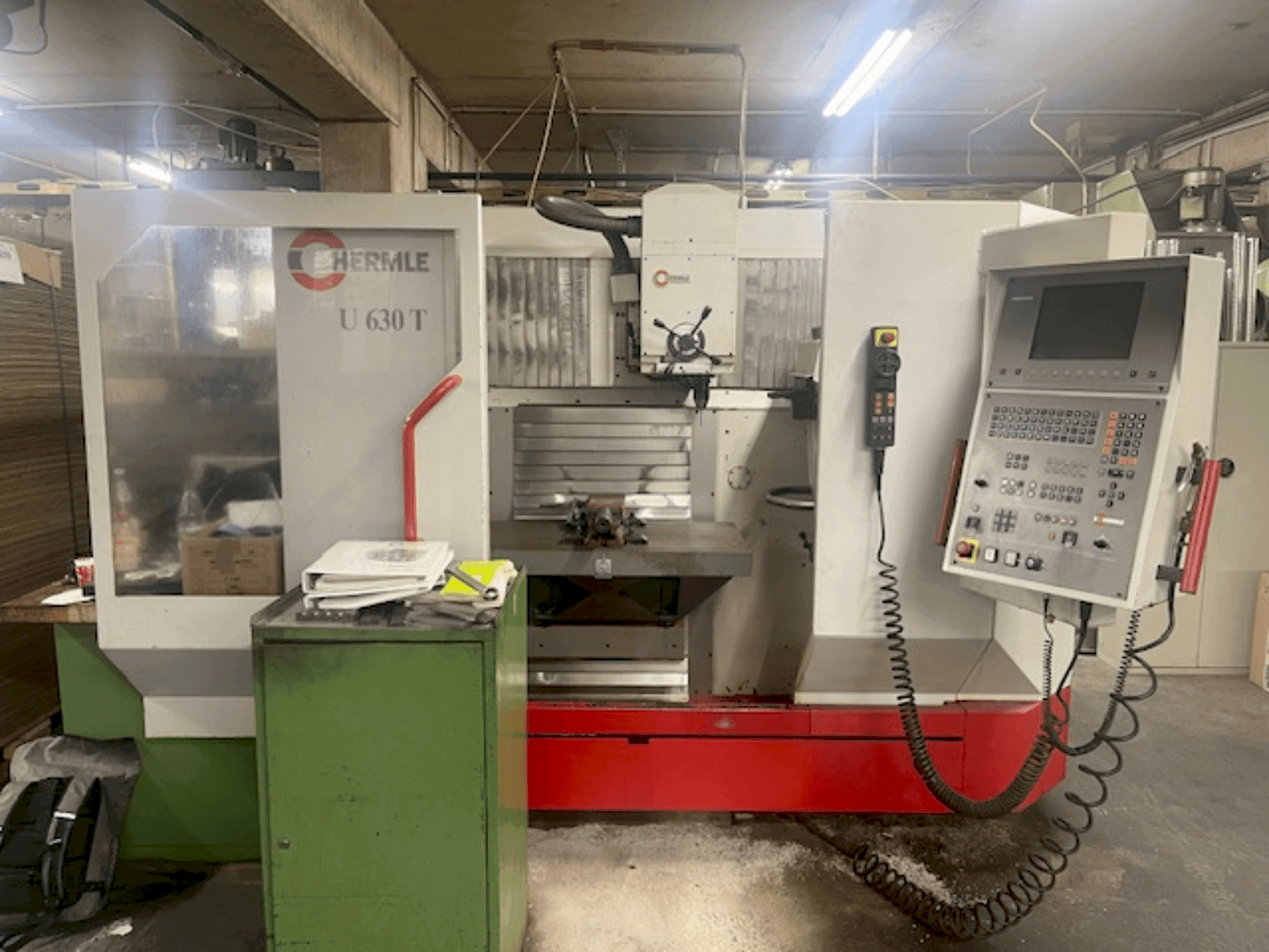 Widok z przodu maszyny HERMLE U 630 T