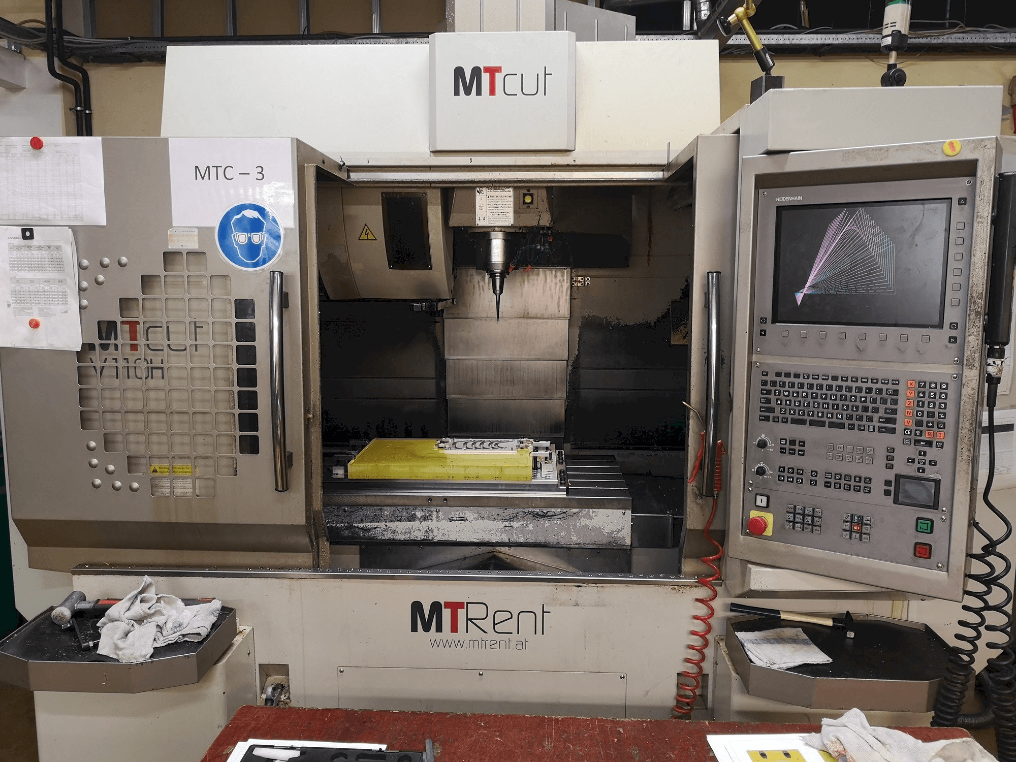 Widok z przodu maszyny MT Cut V110H