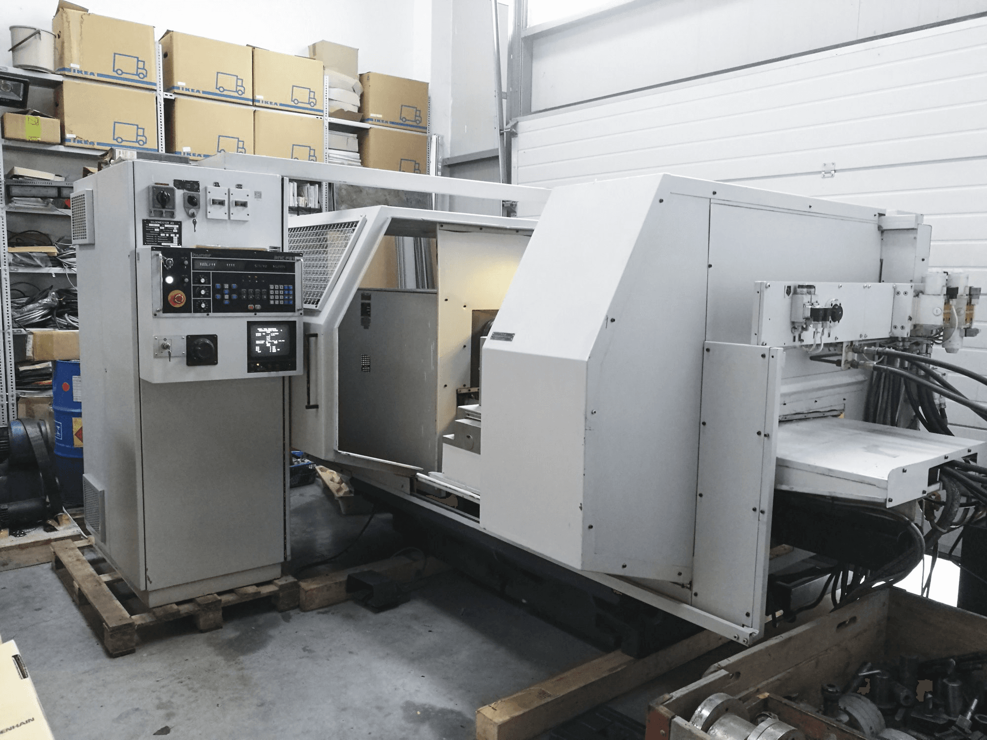 Widok z prawej maszyny Gildemeister RNF 40/200