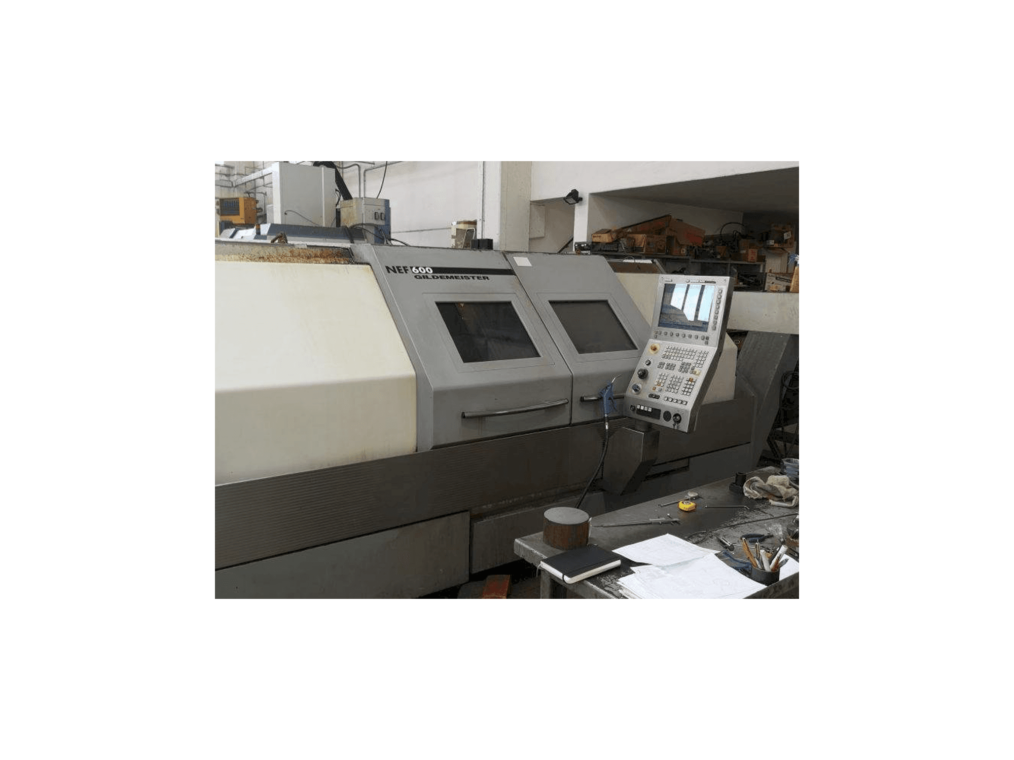 Widok z przodu maszyny Gildemeister NEF 600