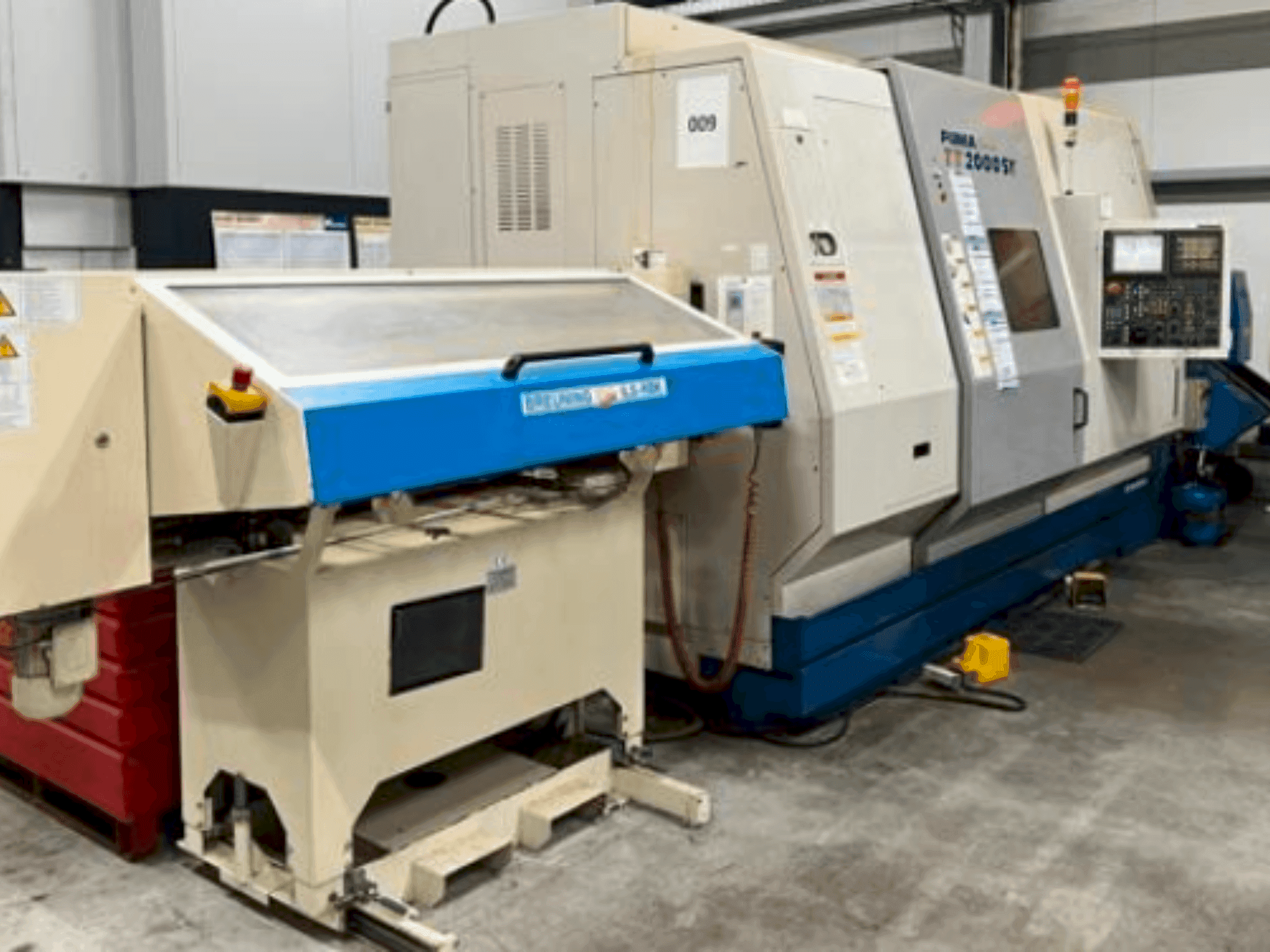 Widok z przodu maszyny DAEWOO PUMA TT 2000 SY