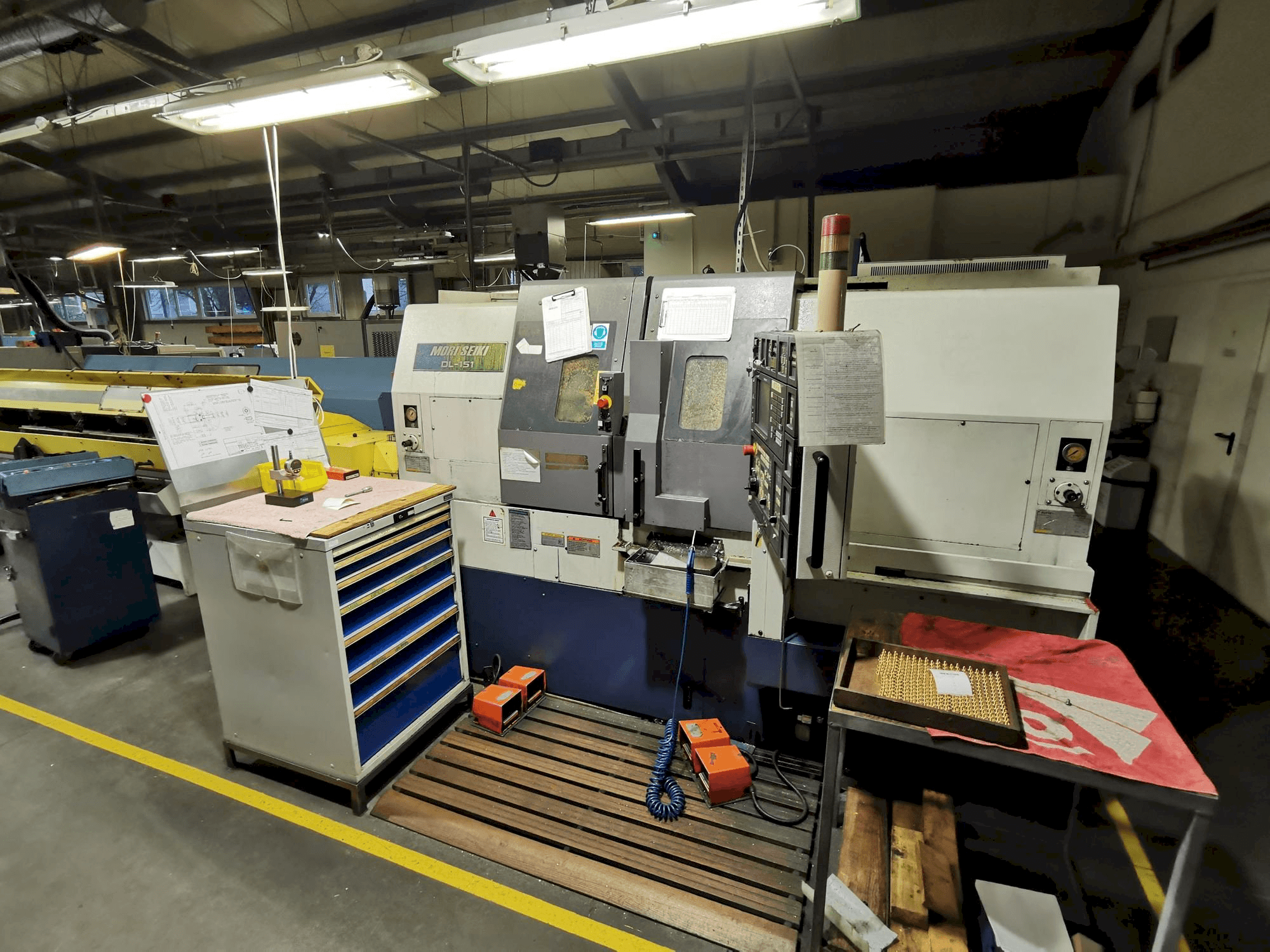 Widok z przodu maszyny MORI SEIKI DL-151Y