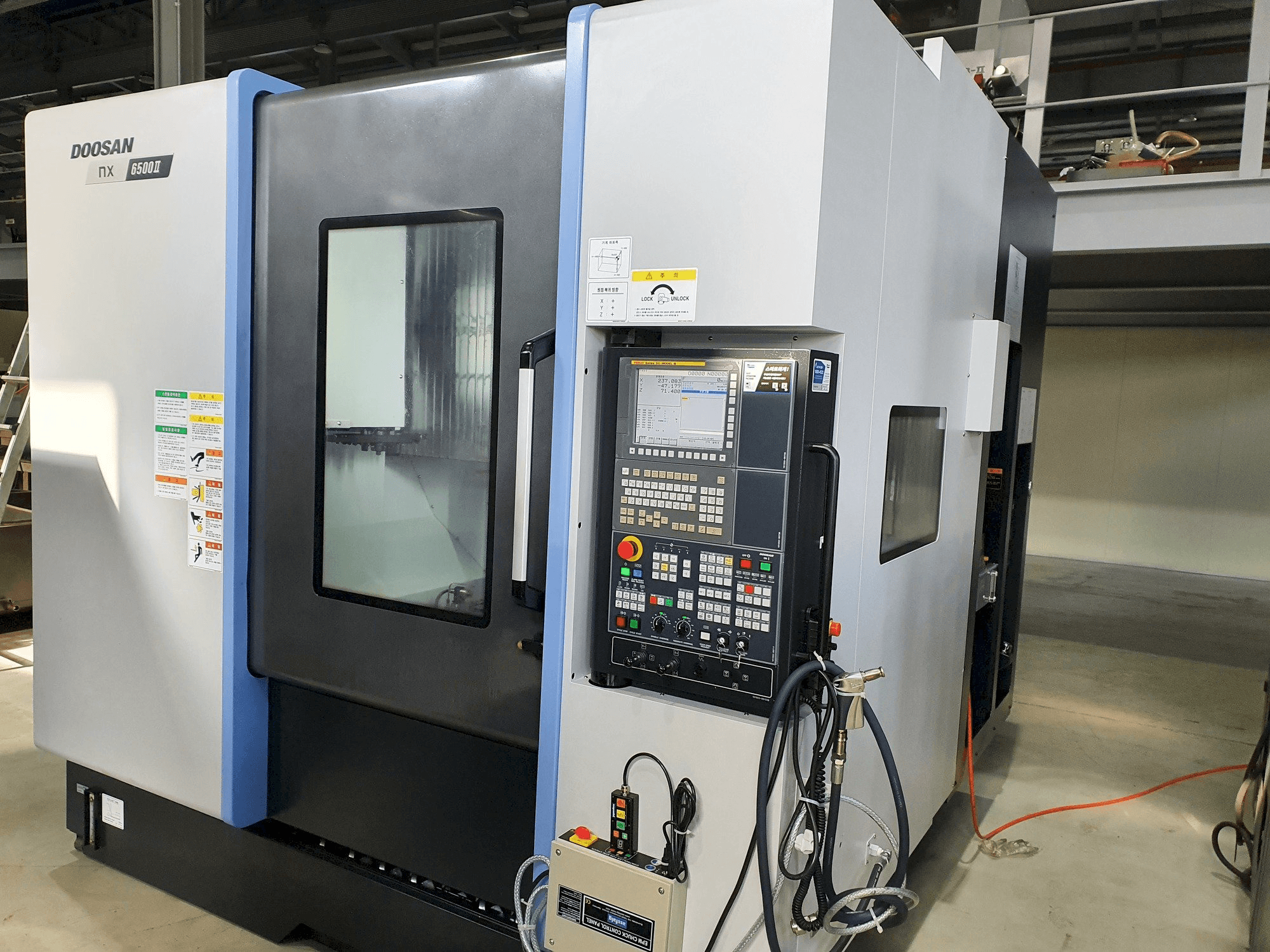 Widok z przodu maszyny Doosan NX6500Ⅱ