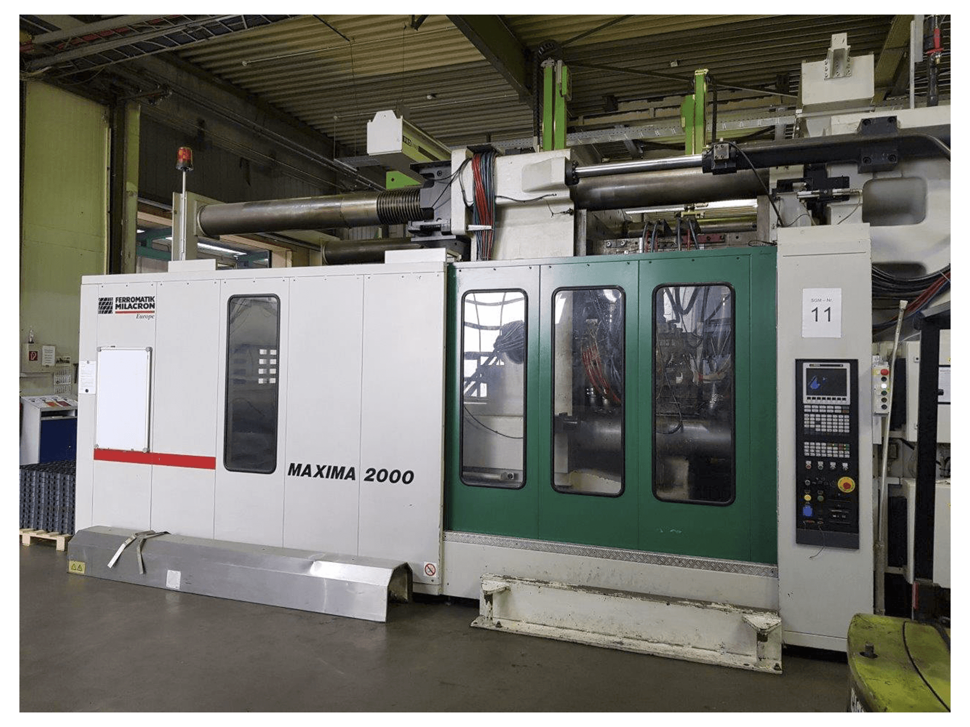 Widok z prawej 1 maszyny FERROMATIK MILACRON MM 2000