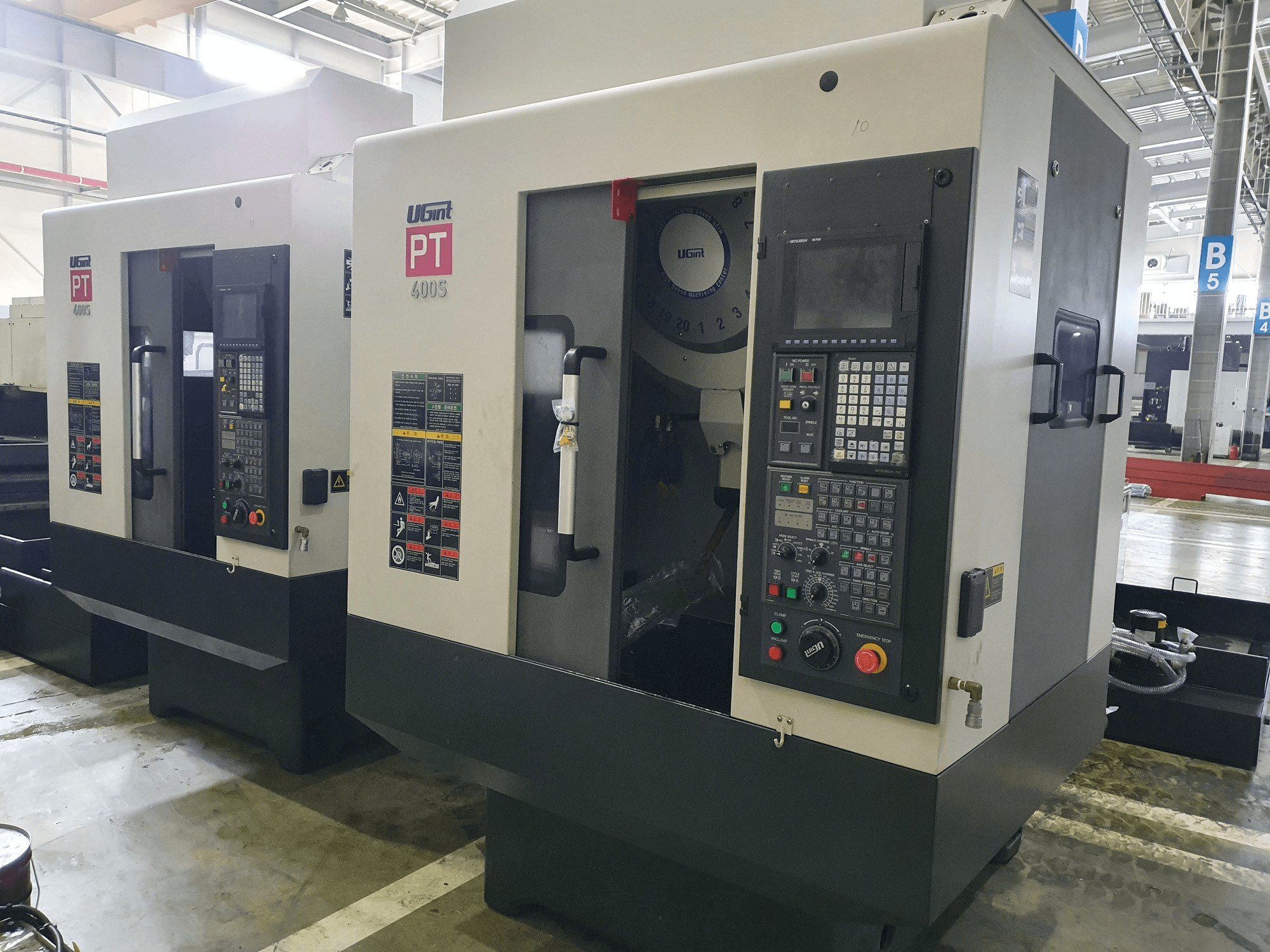Widok z przodu maszyny UGINT PT400S