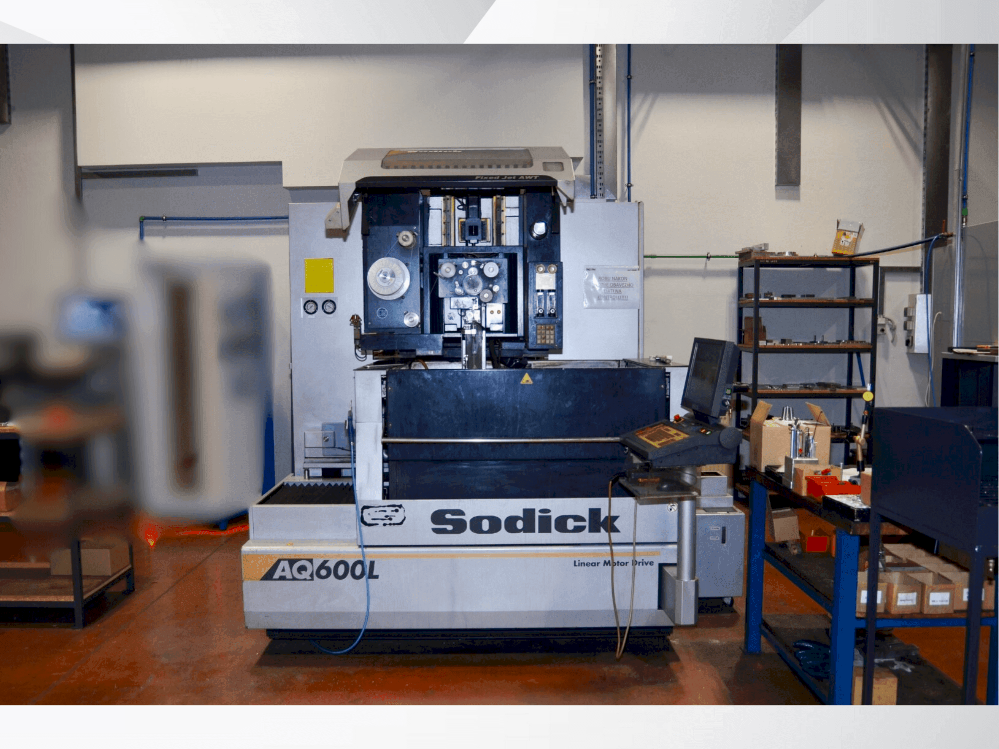 Widok z przodu maszyny Sodick AQ 600L