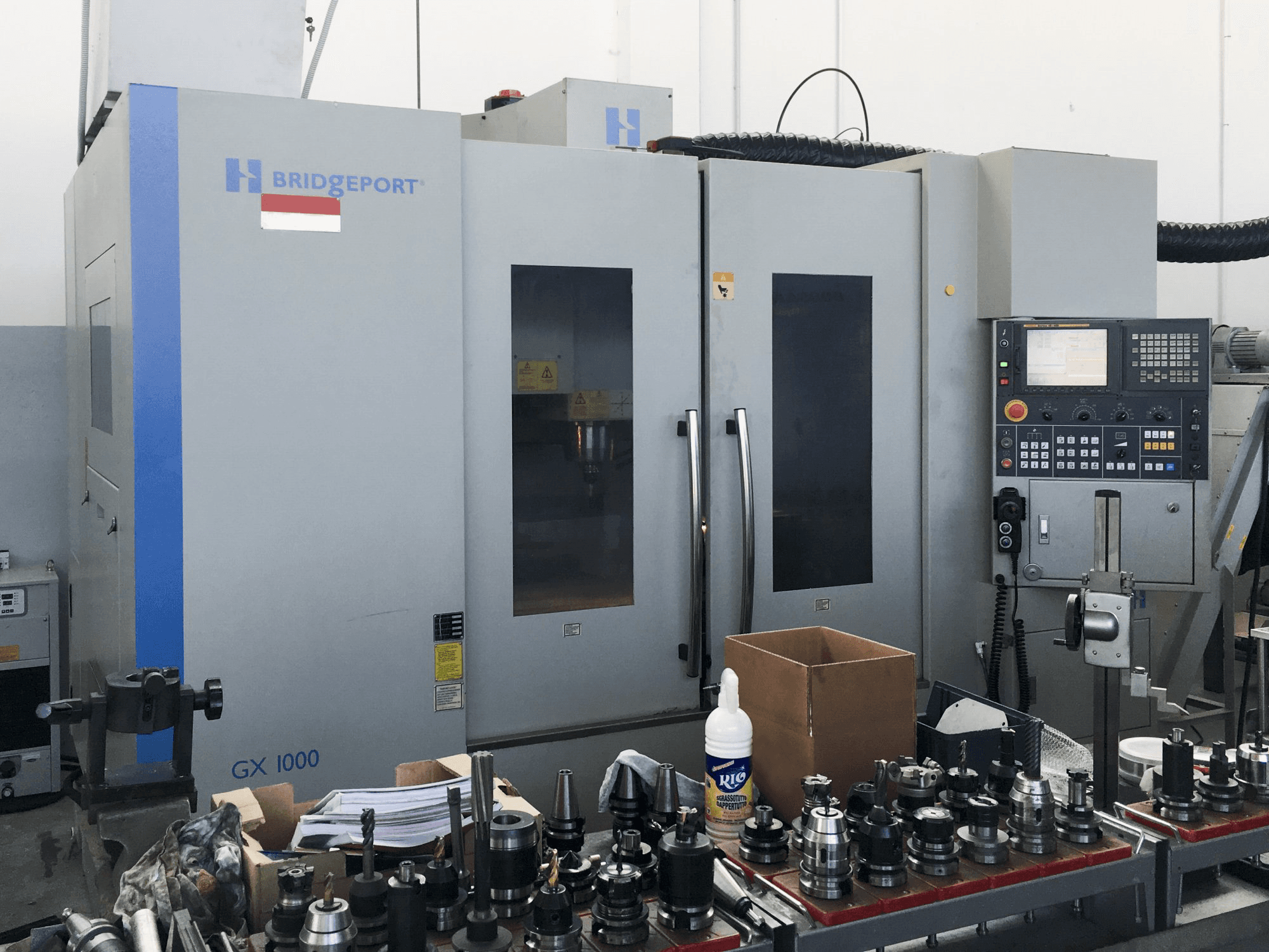 Widok z przodu 1 maszyny Bridgeport GX 1000