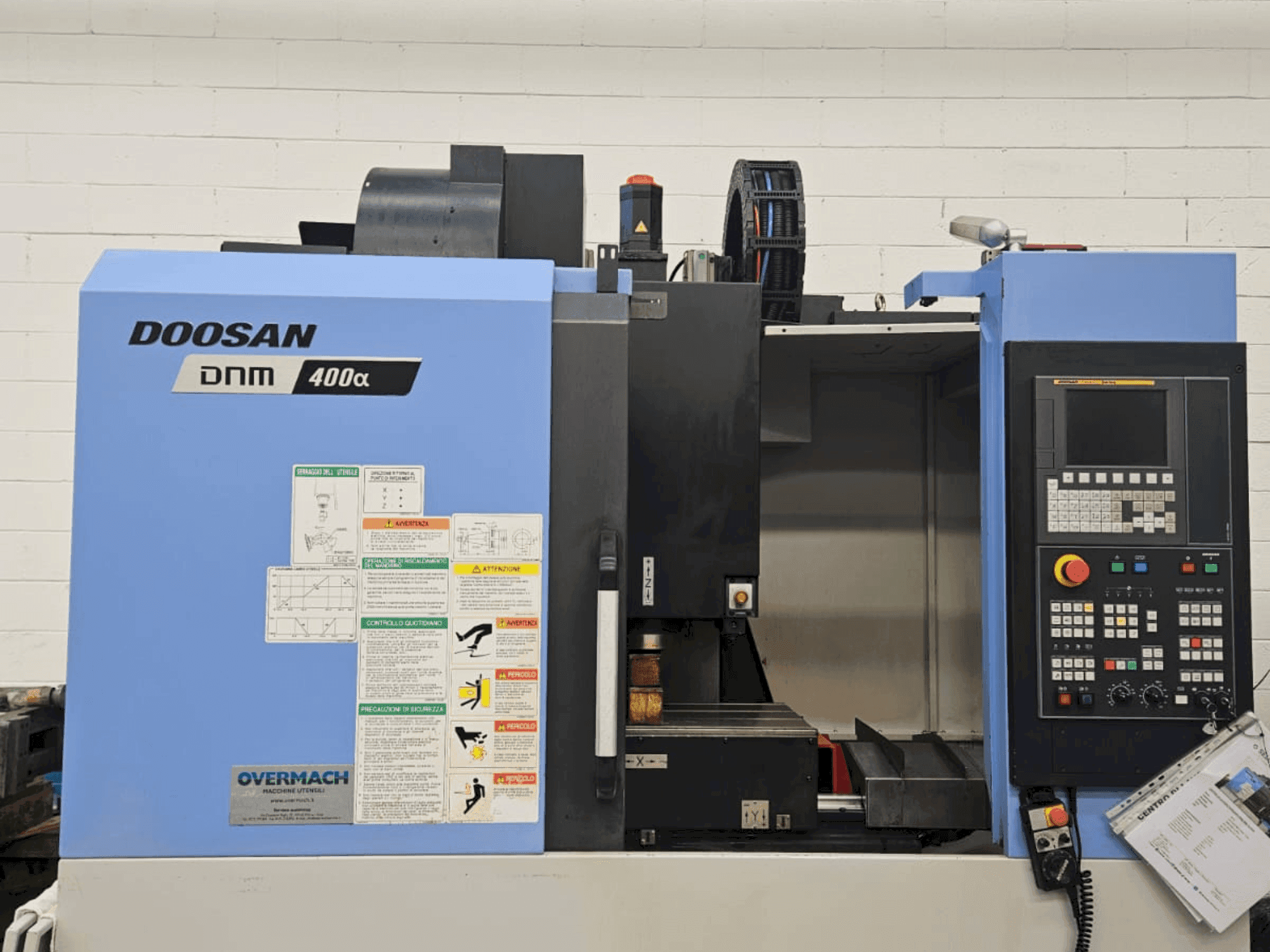 Widok z przodu maszyny DOOSAN DNM 400 alpha