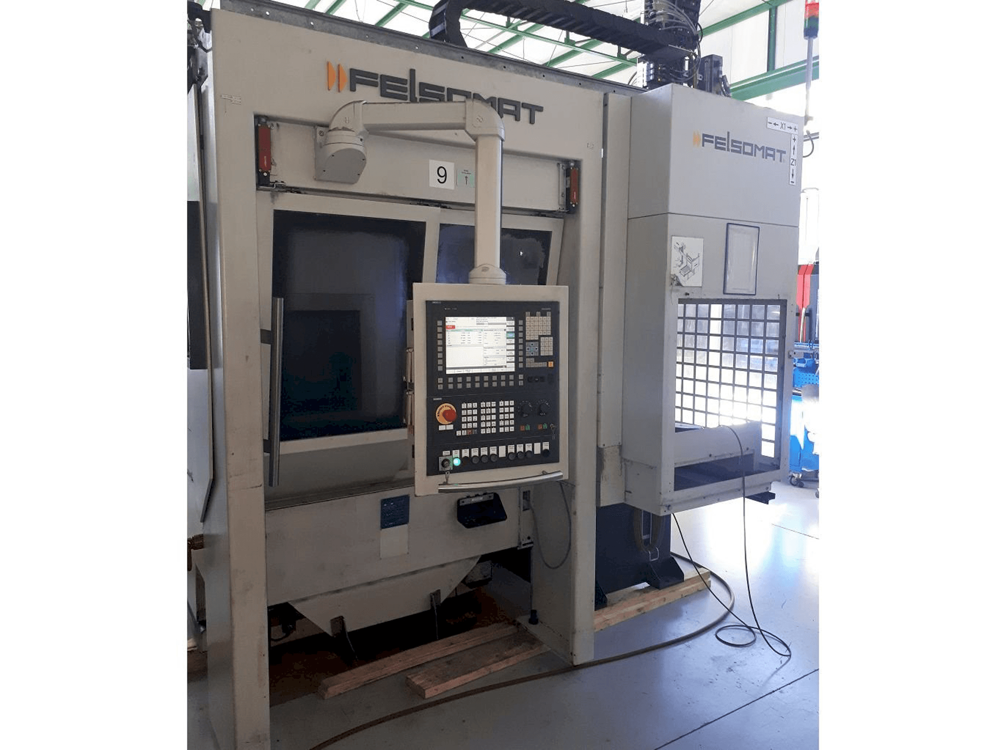 Widok z przodu maszyny Felsomat FTC 160