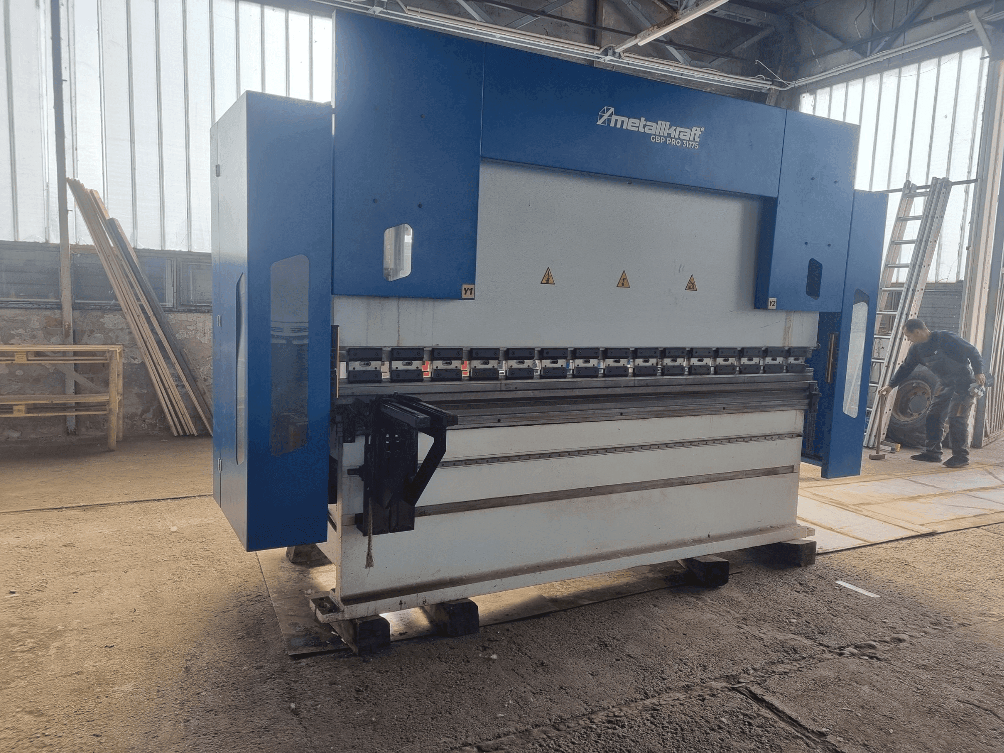 Widok z przodu maszyny Metallkraft GBP 31175