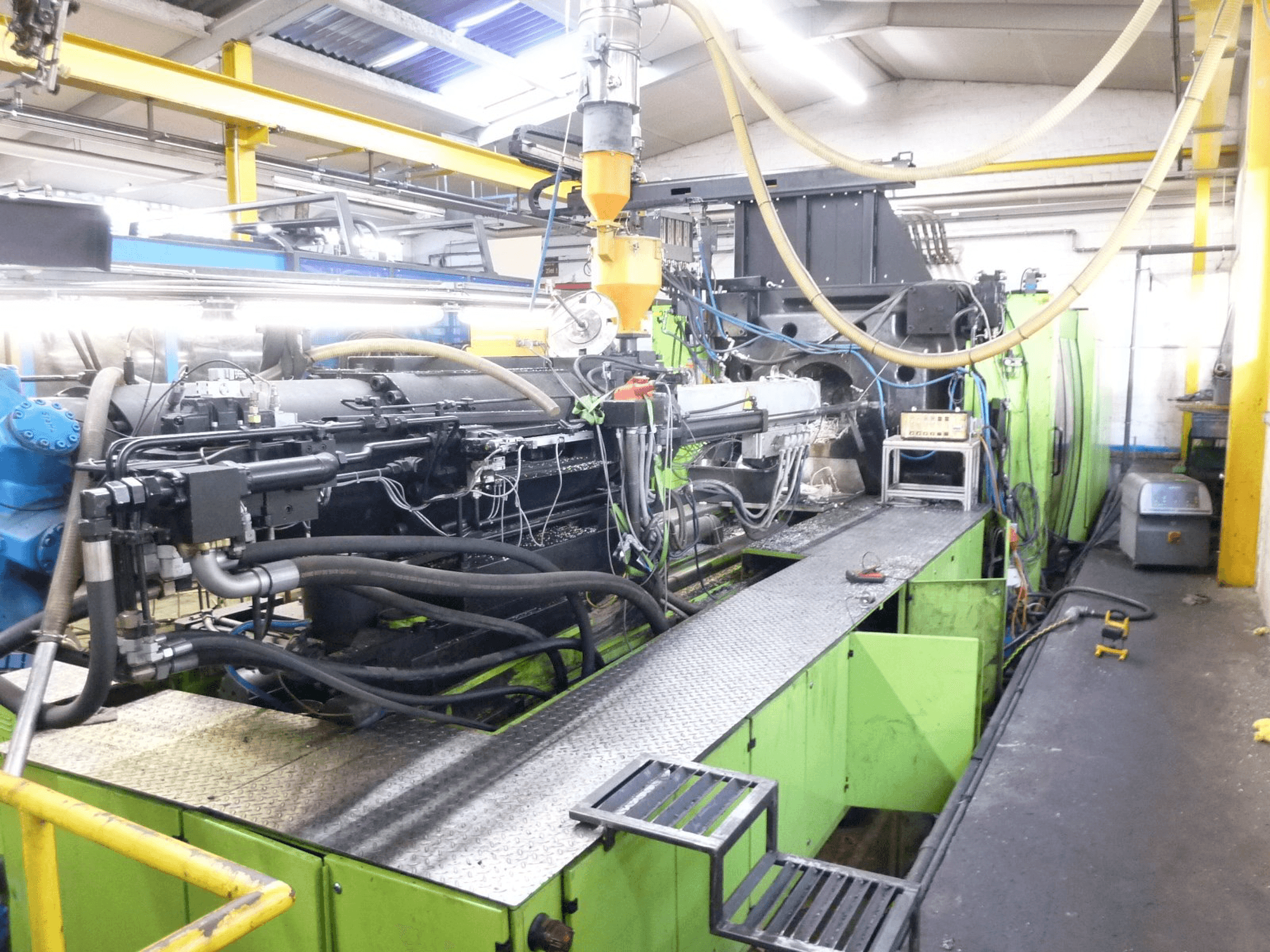 Widok lewej strony maszyny ENGEL ES 10000/1300 DK