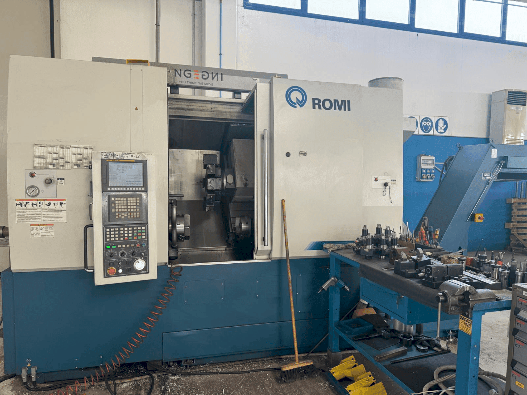 Widok z przodu maszyny Romi GL 350B
