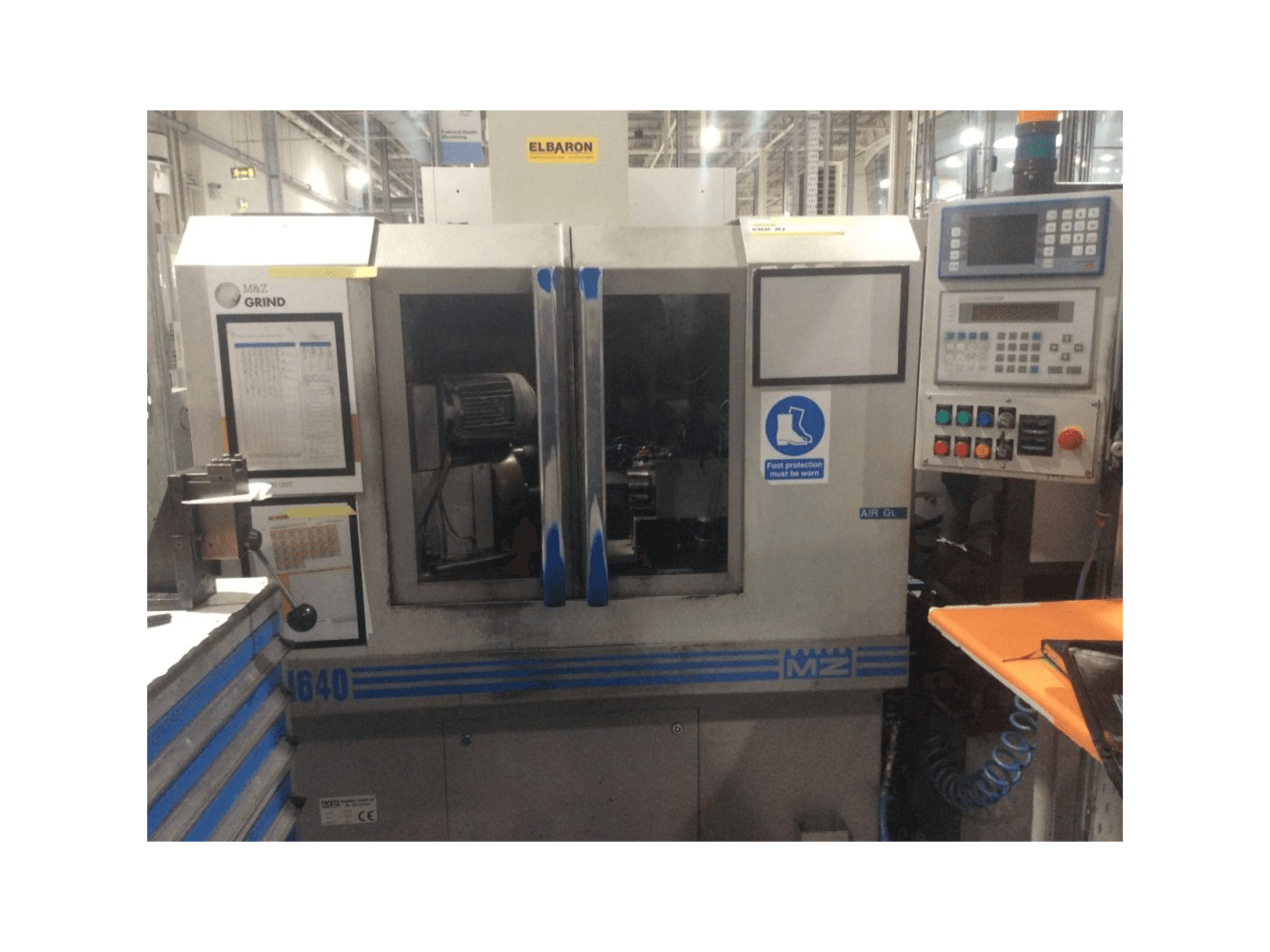 Widok z przodu maszyny Monnier & Zahner M640 CNC