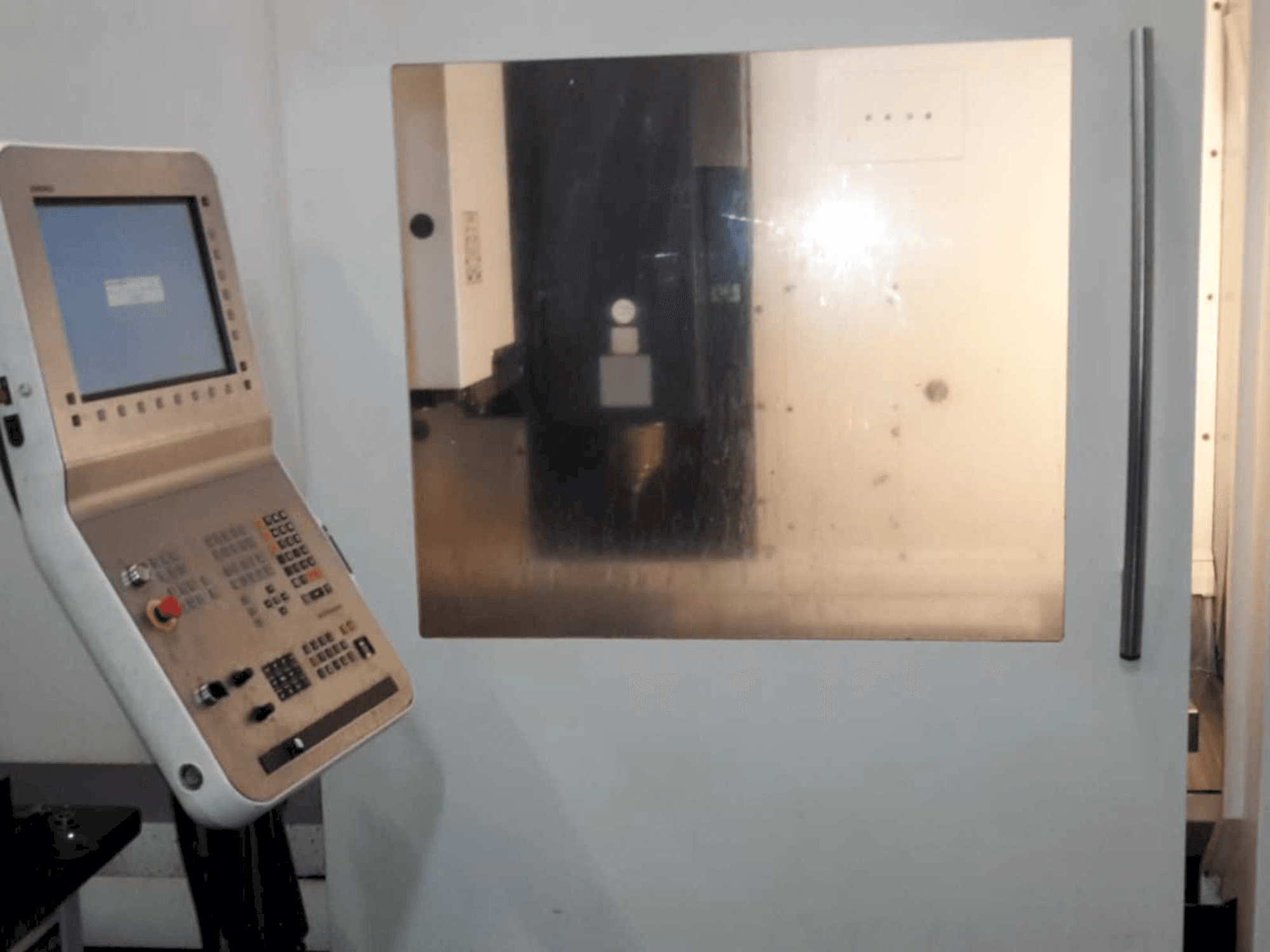 Widok z przodu maszyny DMG DMC 1035 V ECO