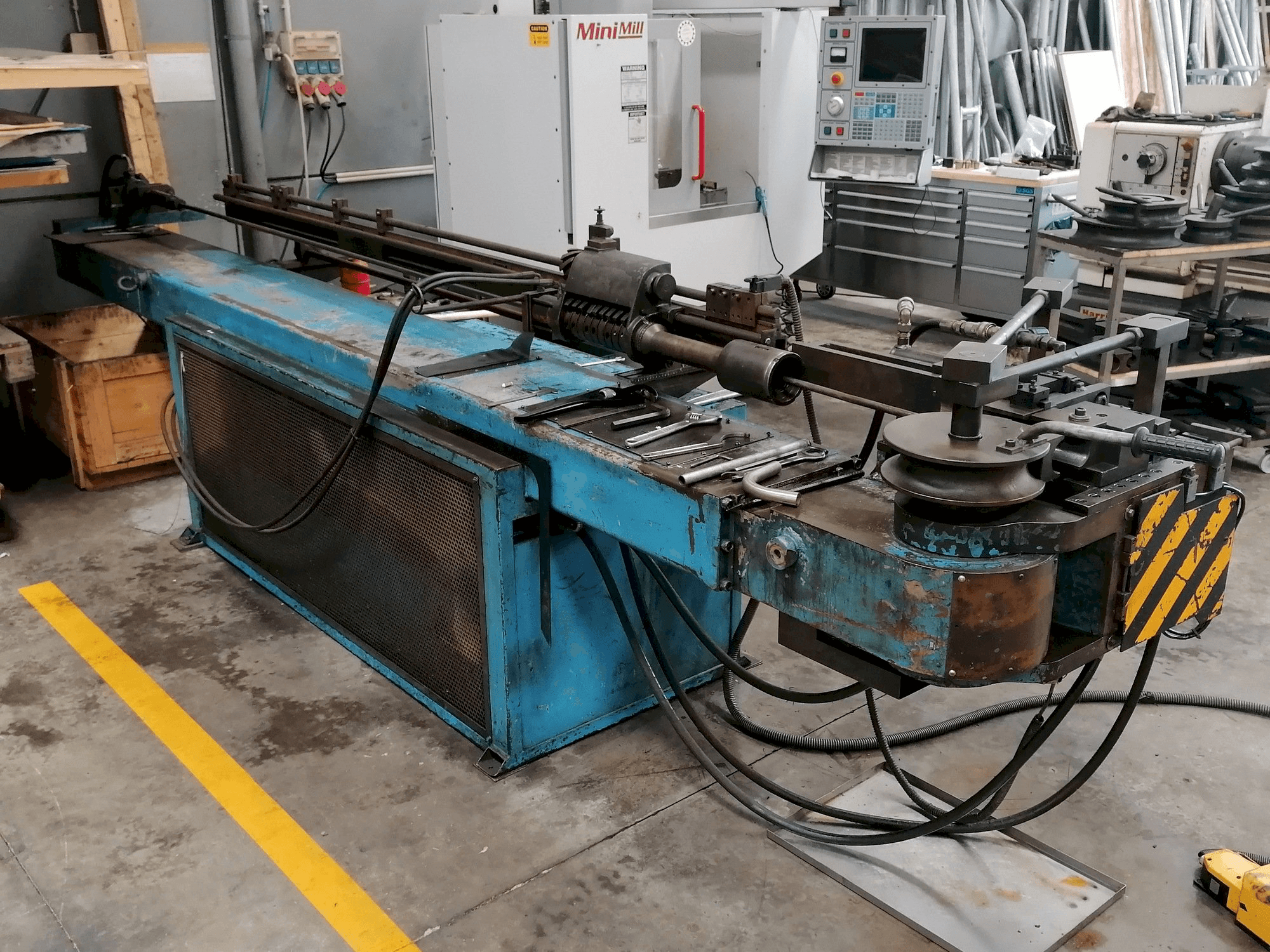 Widok z przodu maszyny Amob CH69