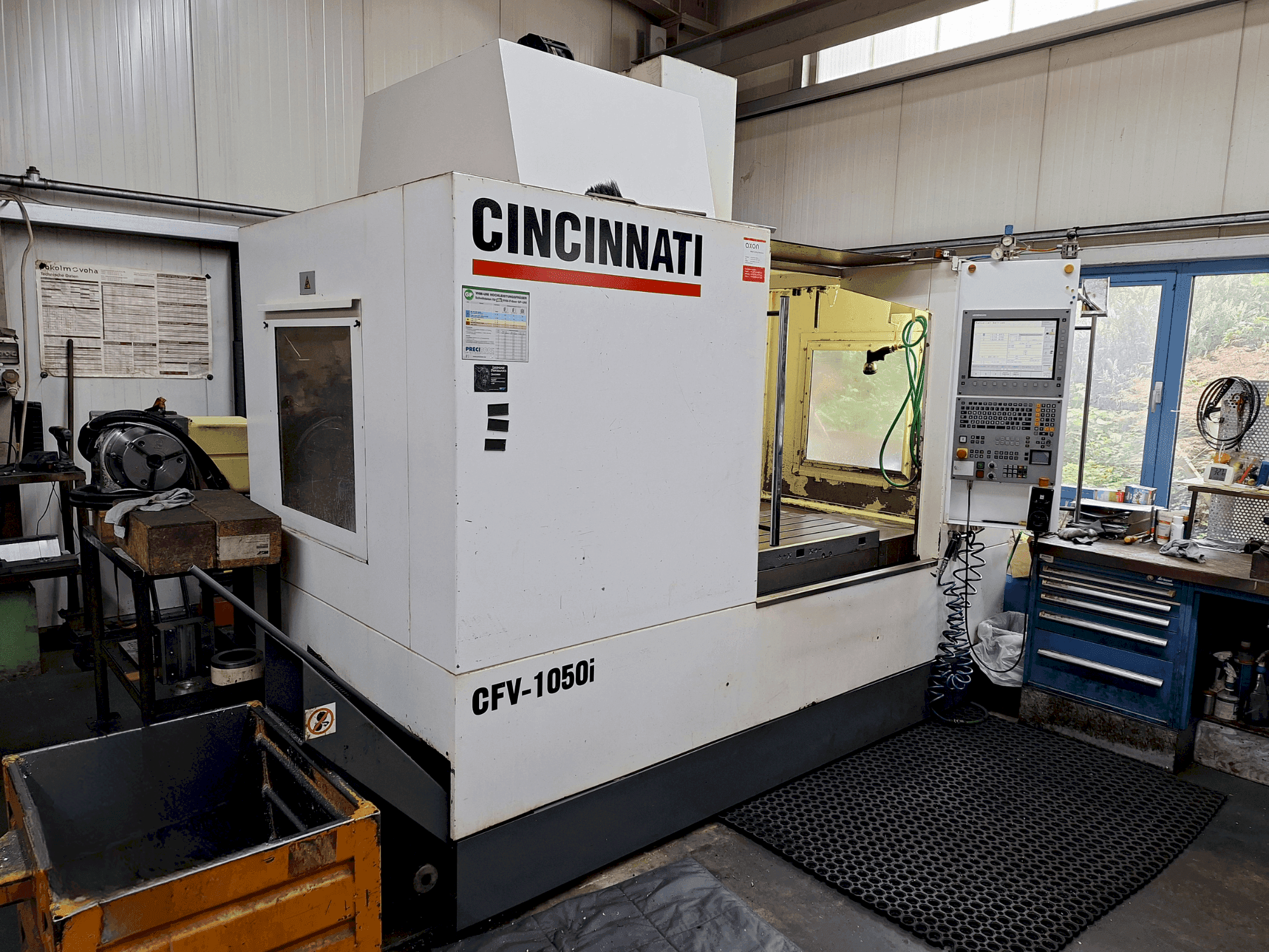 Widok z przodu maszyny Cincinnati CFV-1050i