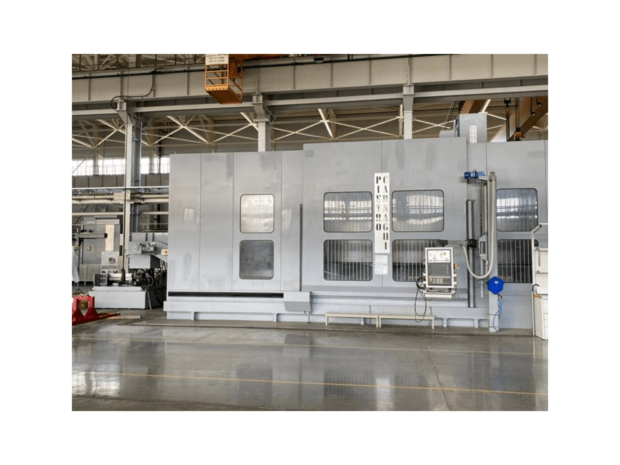 Widok z przodu maszyny PIETRO CARNAGHI AC 32TM 2800