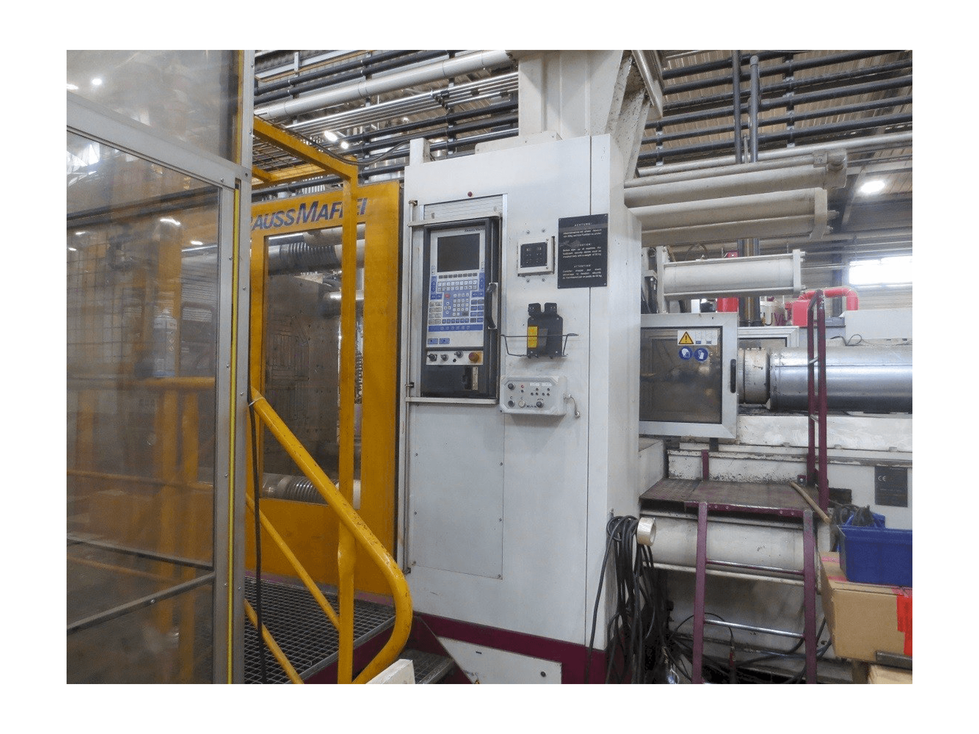 Widok z przodu maszyny Krauss Maffei 1600-14700 MC