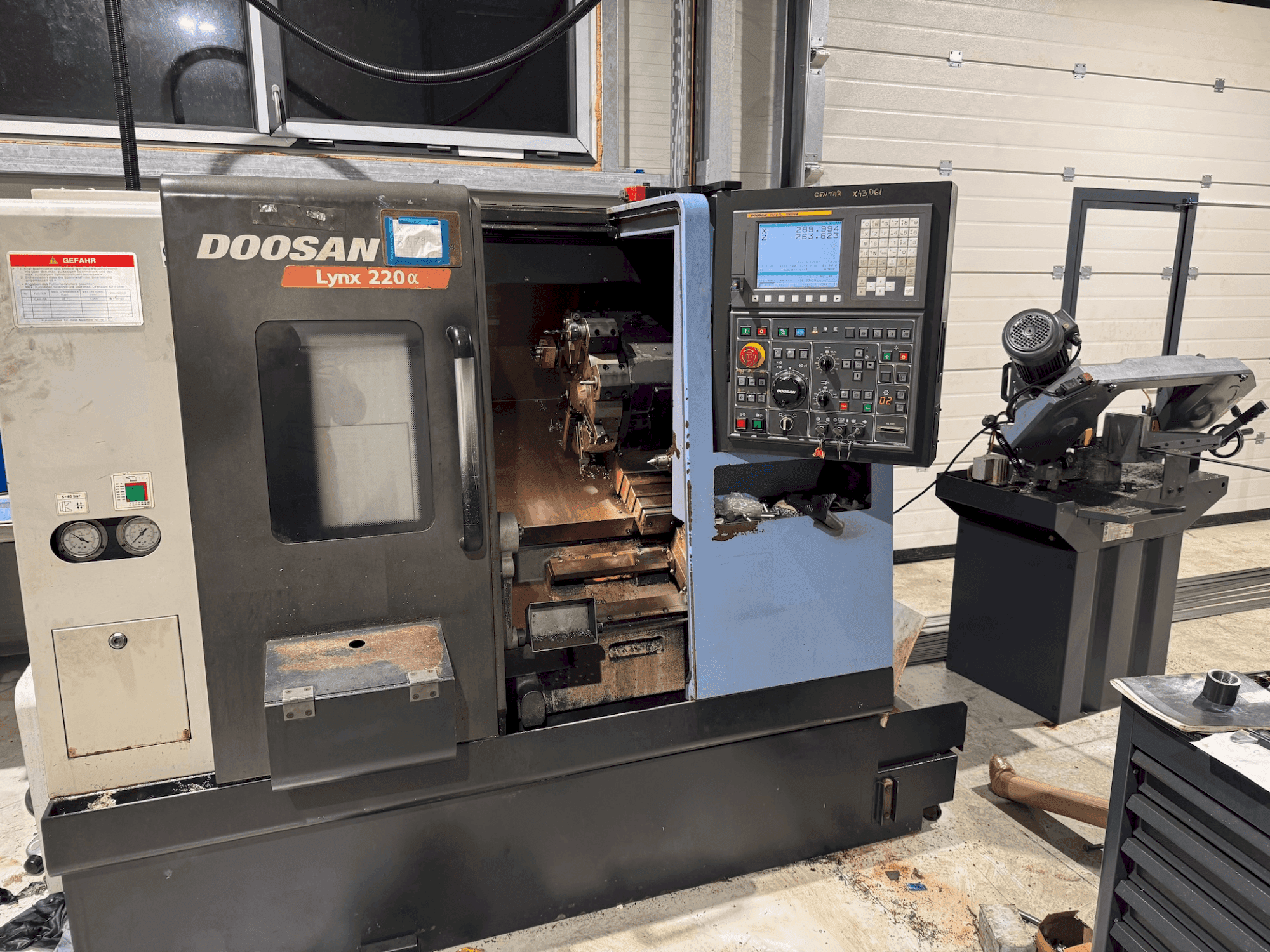 Widok z przodu maszyny DOOSAN Lynx 220 Alpha