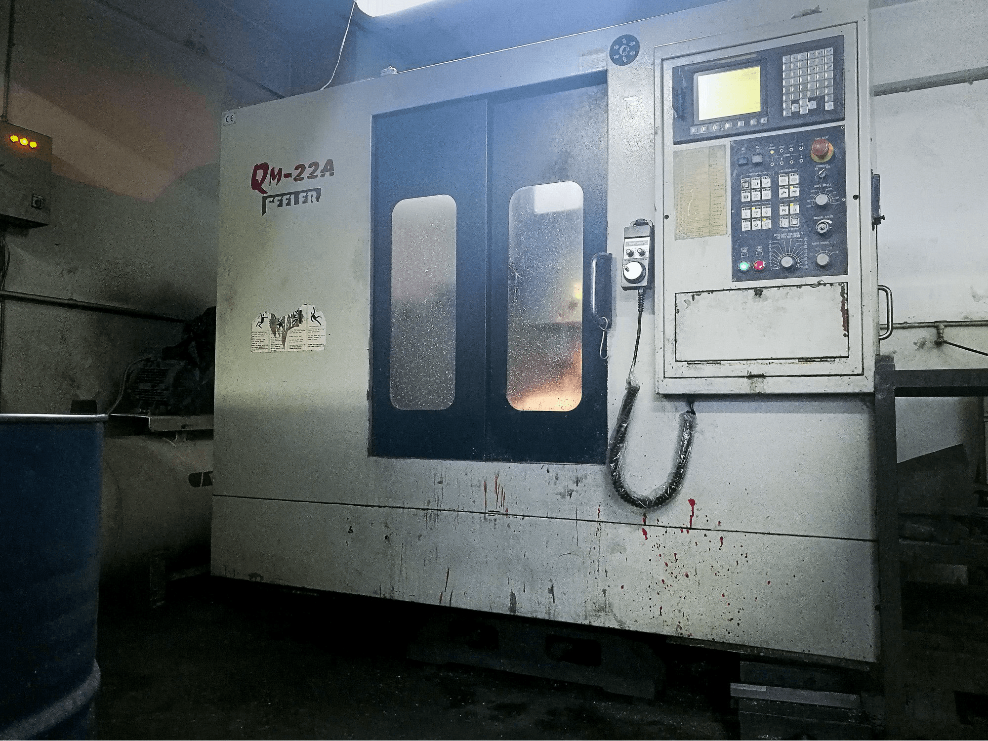 Widok z przodu maszyny Feeler QM-22A