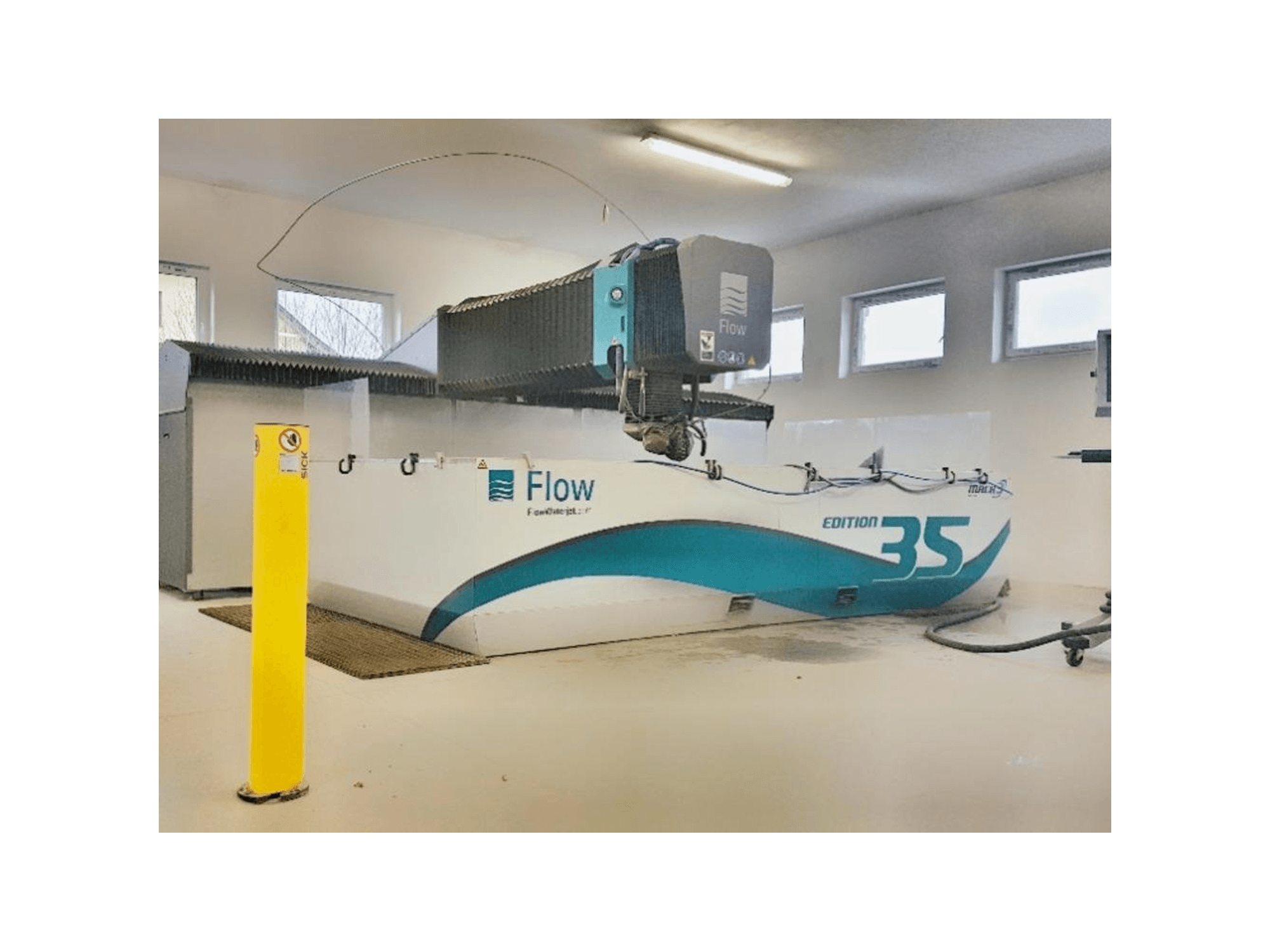 Widok z przodu maszyny Flow MACH 3-4020b Edition 35