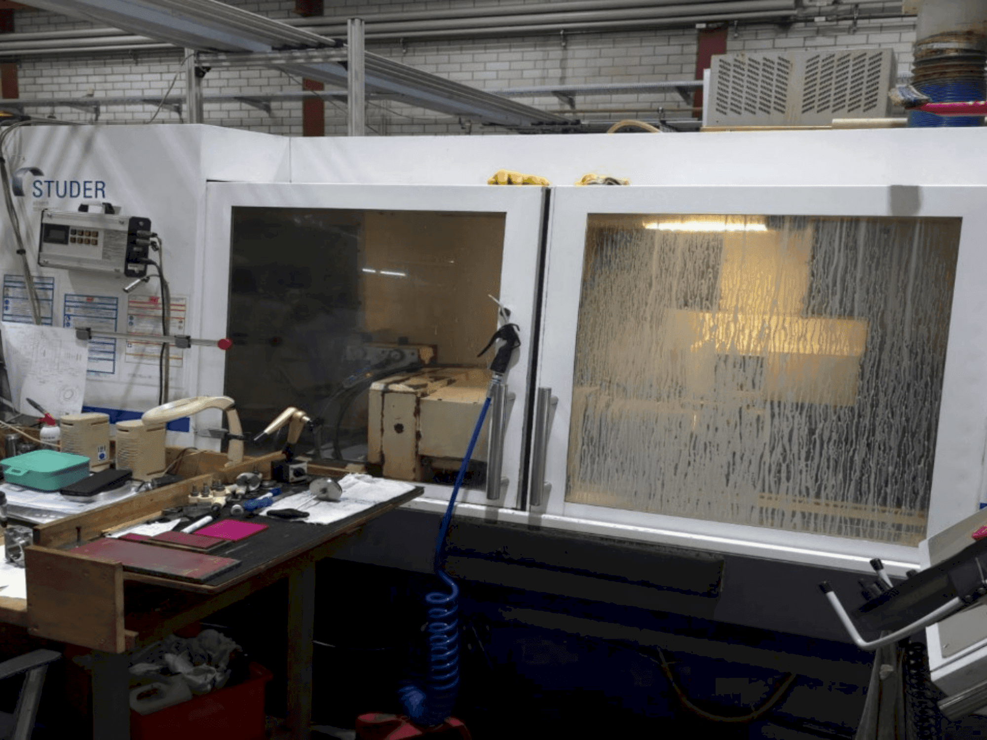 Widok z przodu maszyny STUDER S31