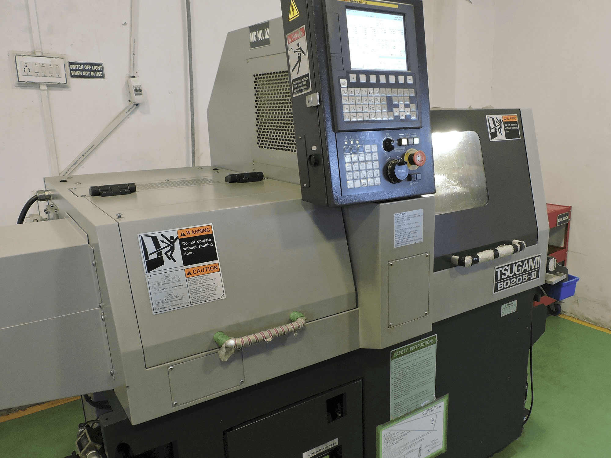 Widok z lewej maszyny TSUGAMI B0205-III