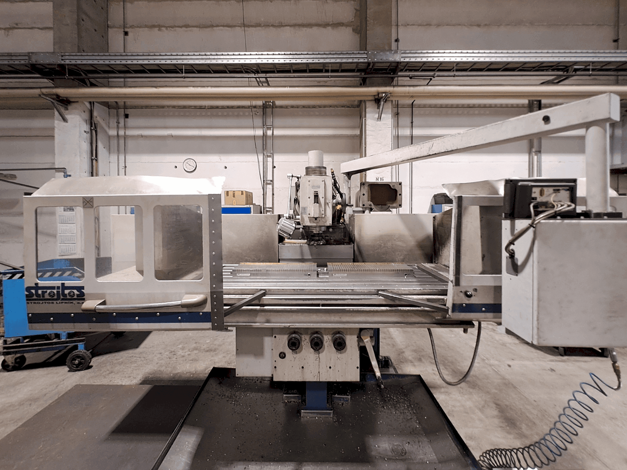 Widok z przodu maszyny TOS FGS63T Plus